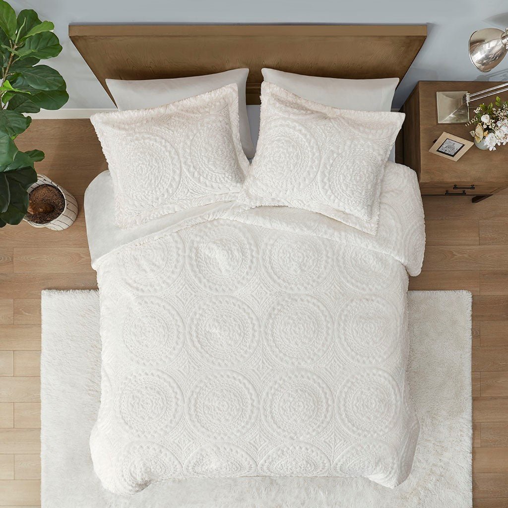 Embroidered medallion faux fur ultra plush comforter mini set - Tuesday Morning - Quilts & Comforters