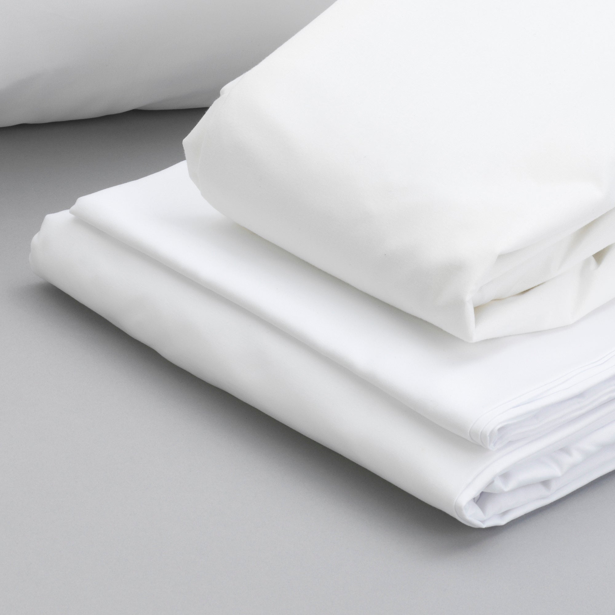 Essentials bedding bundle king: pillows, sheet set, mattress protector - Tuesday Morning - Bed Sheets