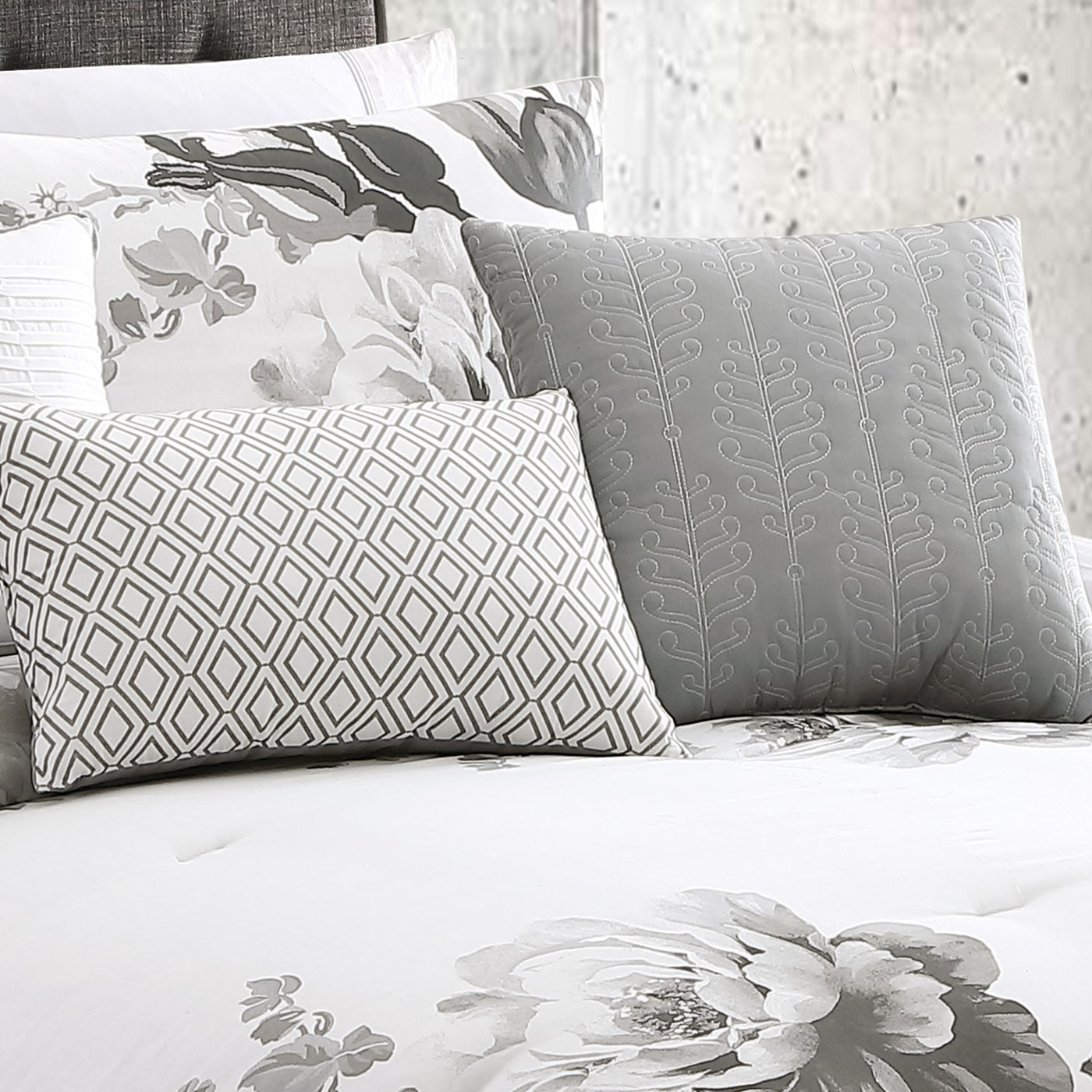 Ridgely 7 Pc Watercolor Black and White Floral Comforter Set