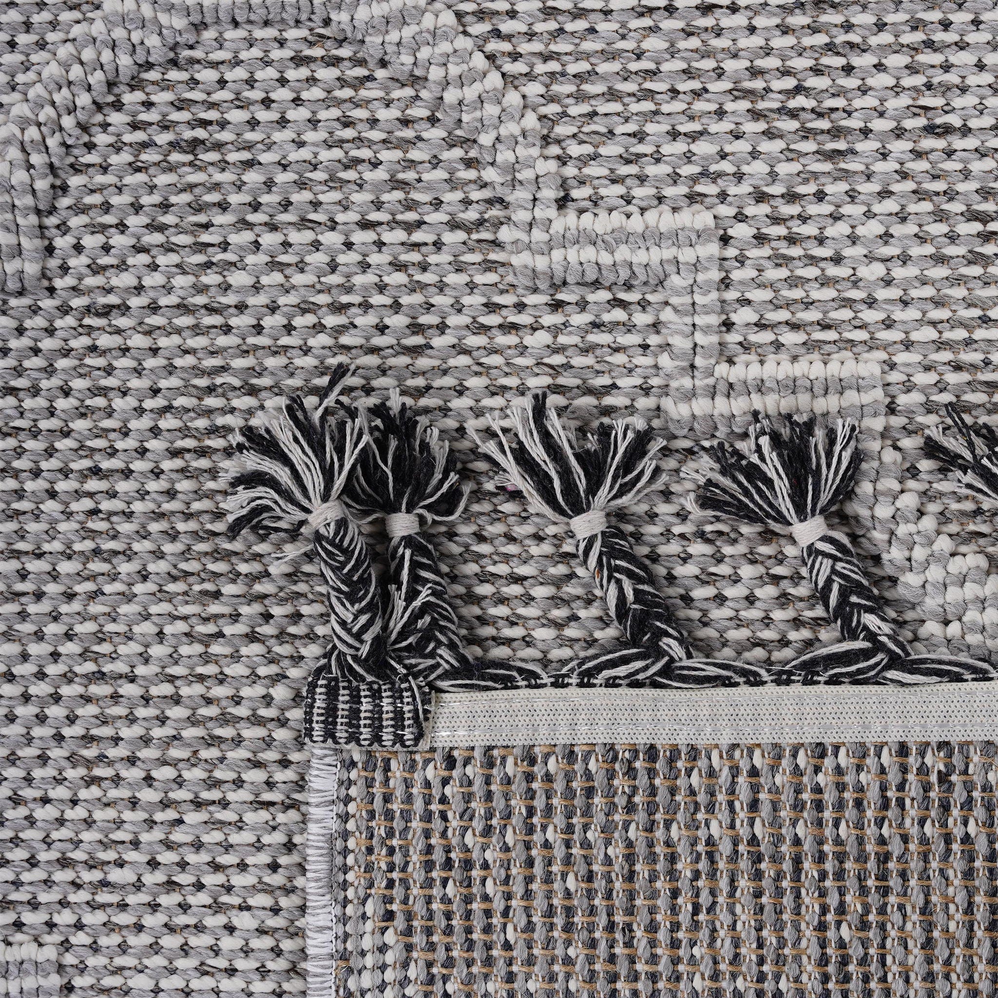 Guros - 6' X 9' Trellis Indoor / Outdoor Area Rug - White / Gray