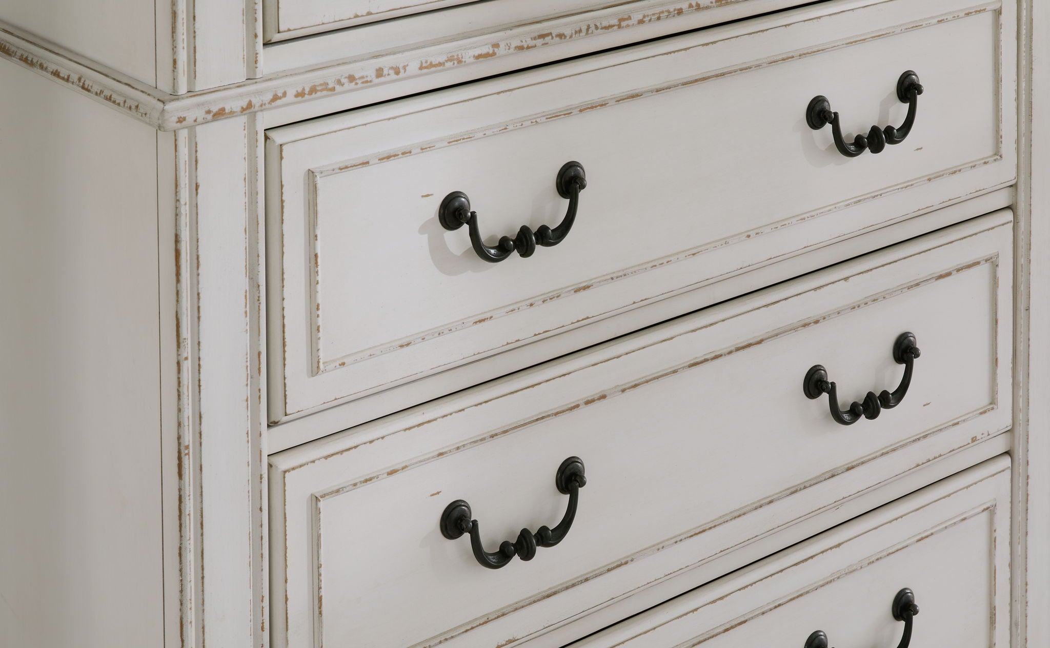 Blendon - Two-tone - Five Drawer Chest