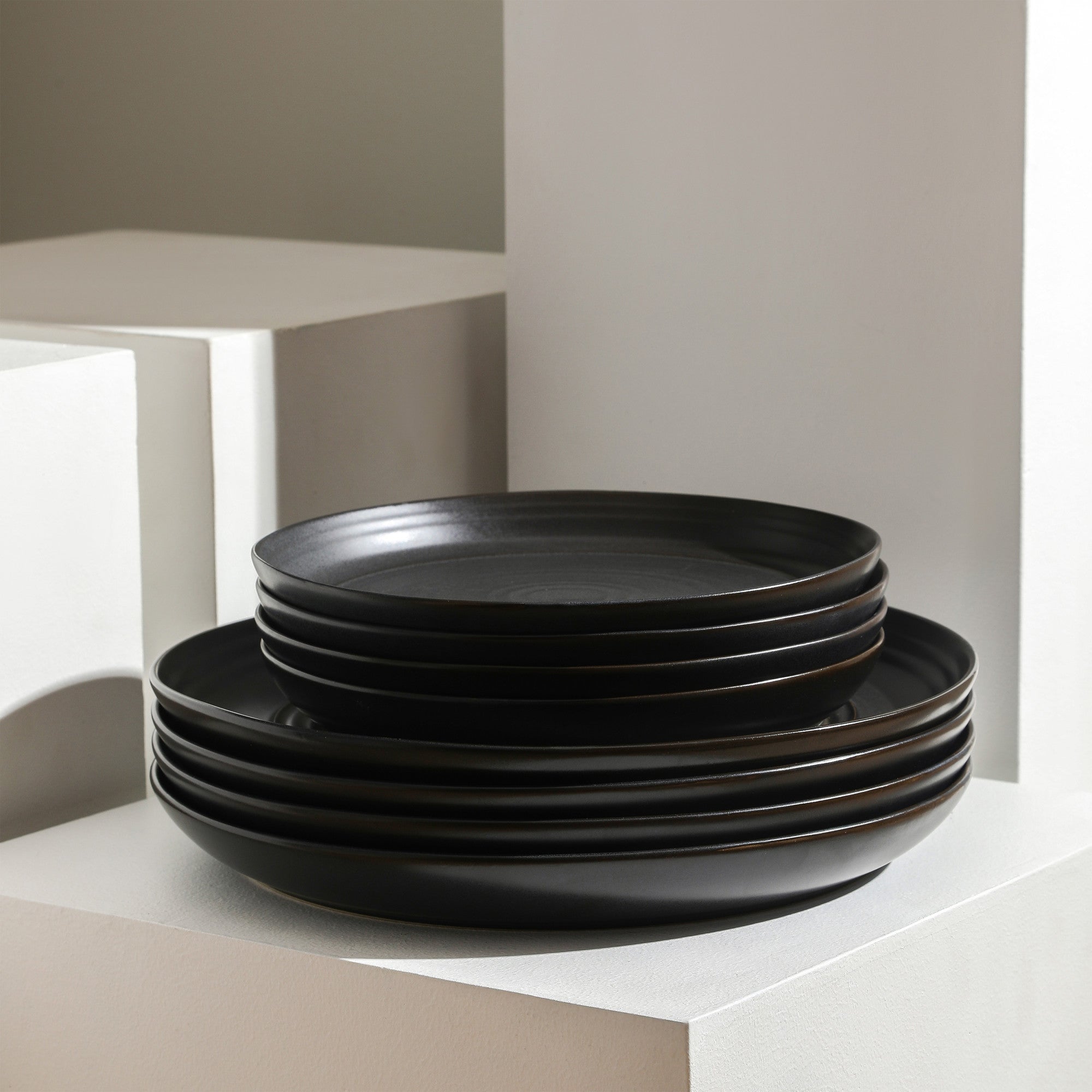 Elio Stoneware Dinner Plate - Black