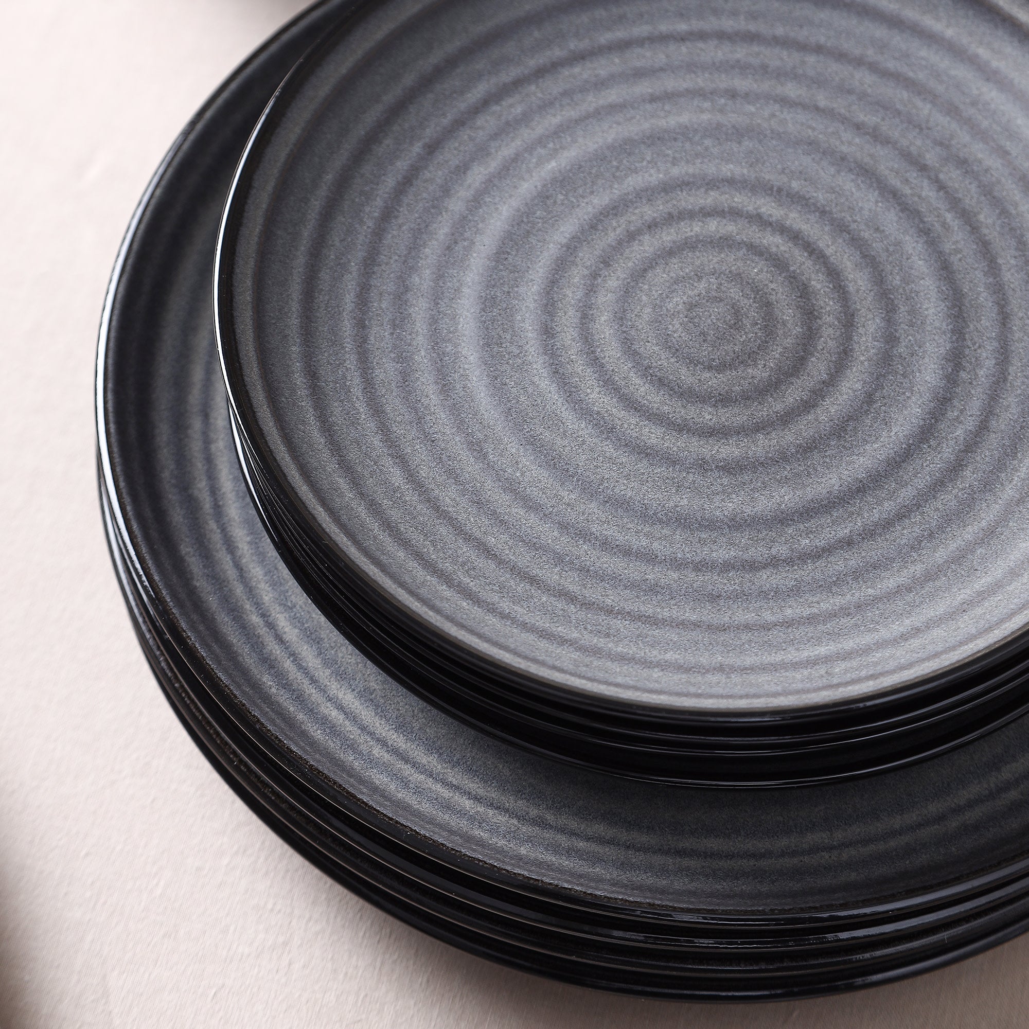 Dua Stoneware Dinner Plate - Black