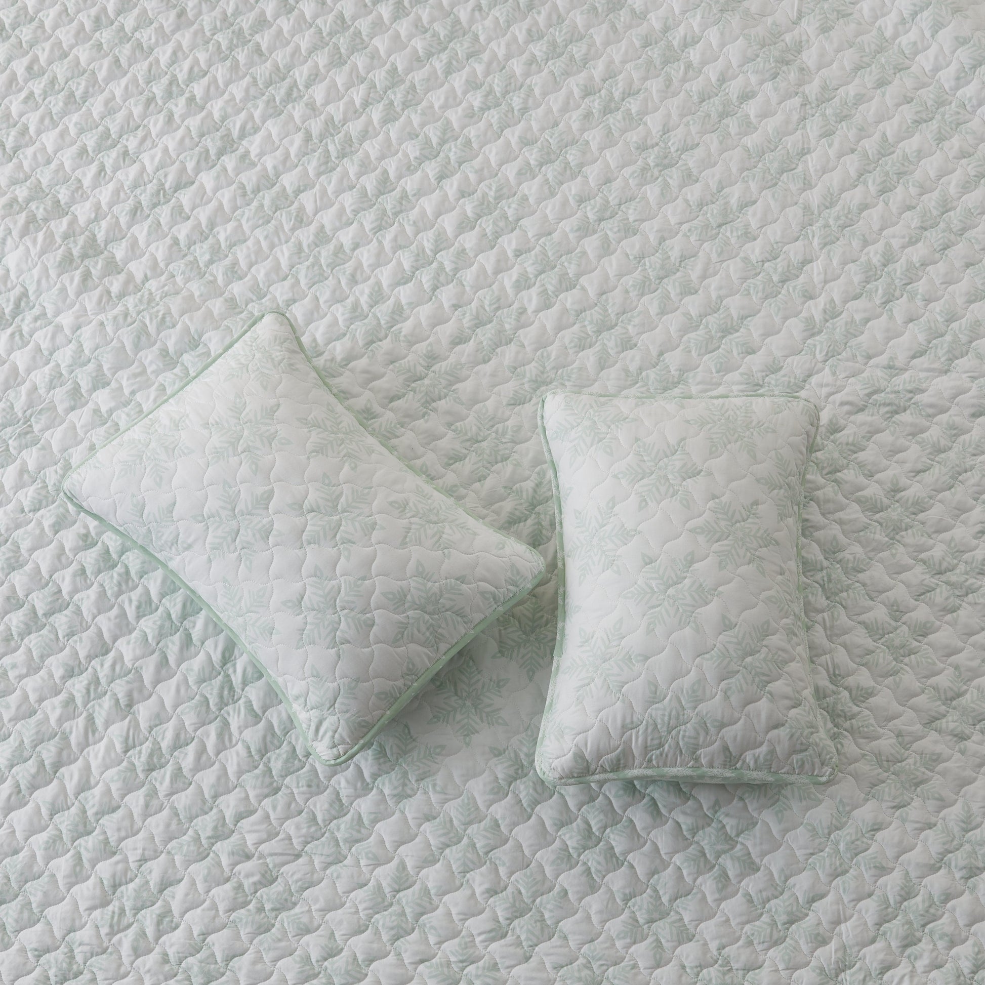 3 Piece Large Snowflake Quilt - Noemi Collection - Best Buy Furniture