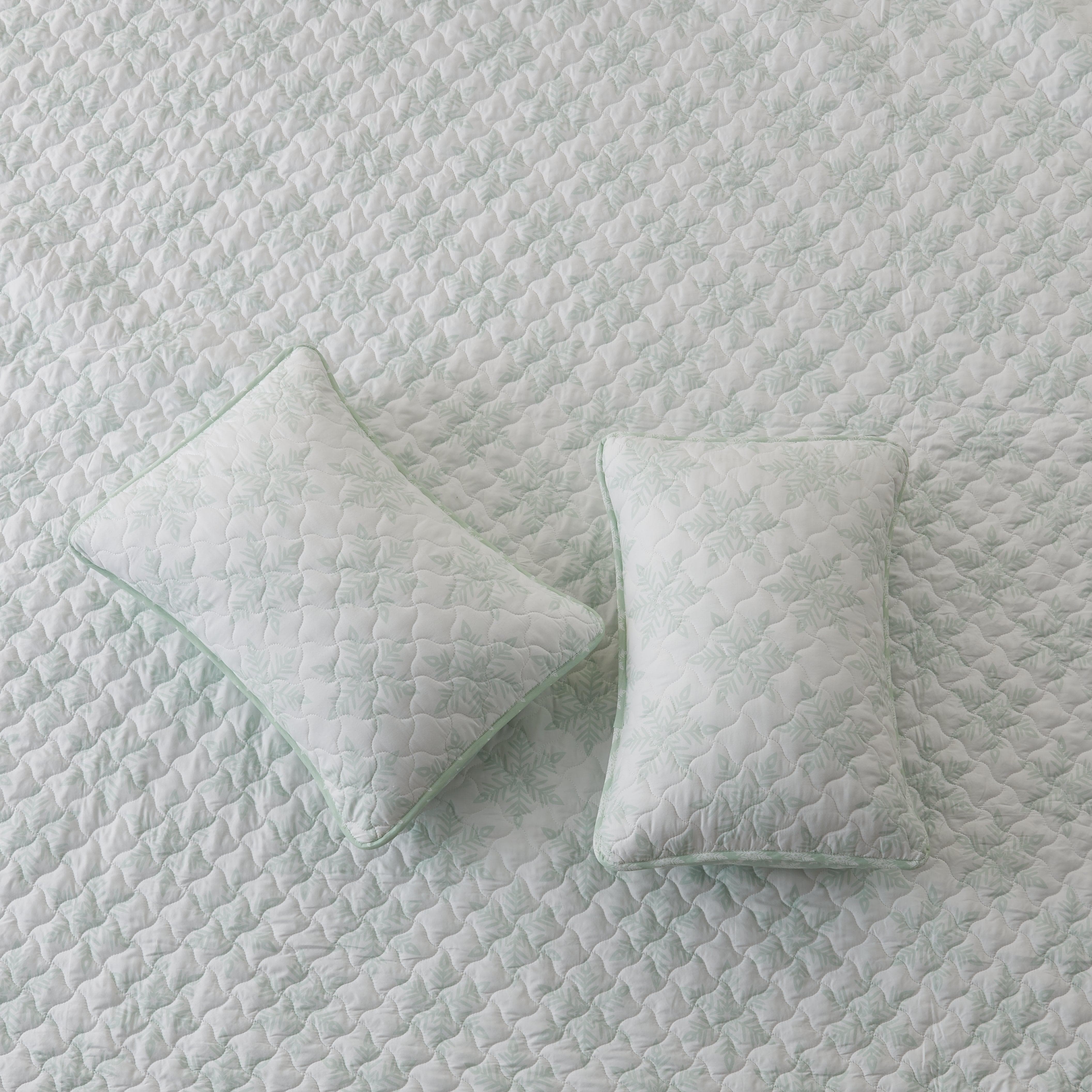 3 Piece Large Snowflake Quilt - Noemi Collection - Best Buy Furniture