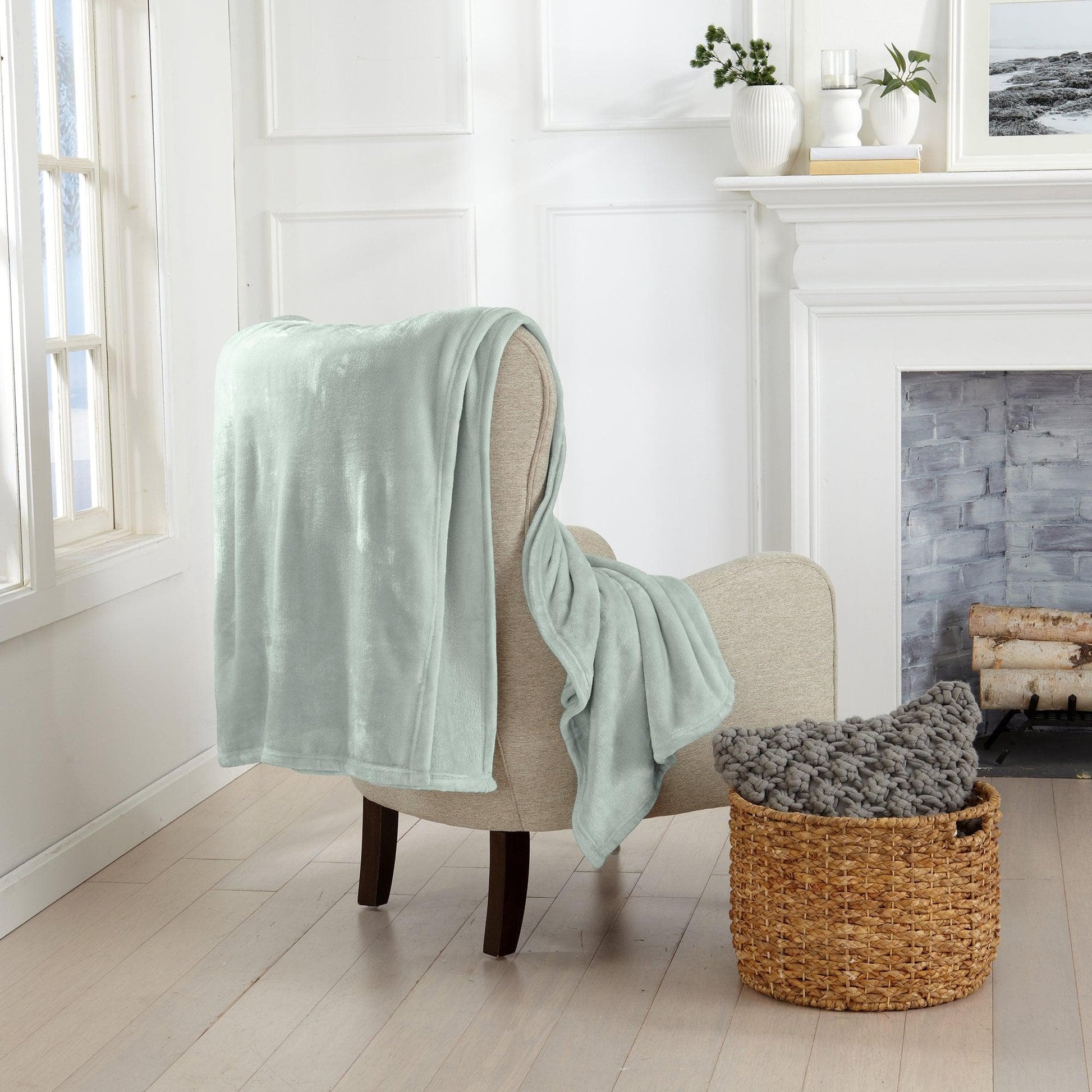 Velvet Plush Blanket - Avianna Collection - Best Buy Furniture