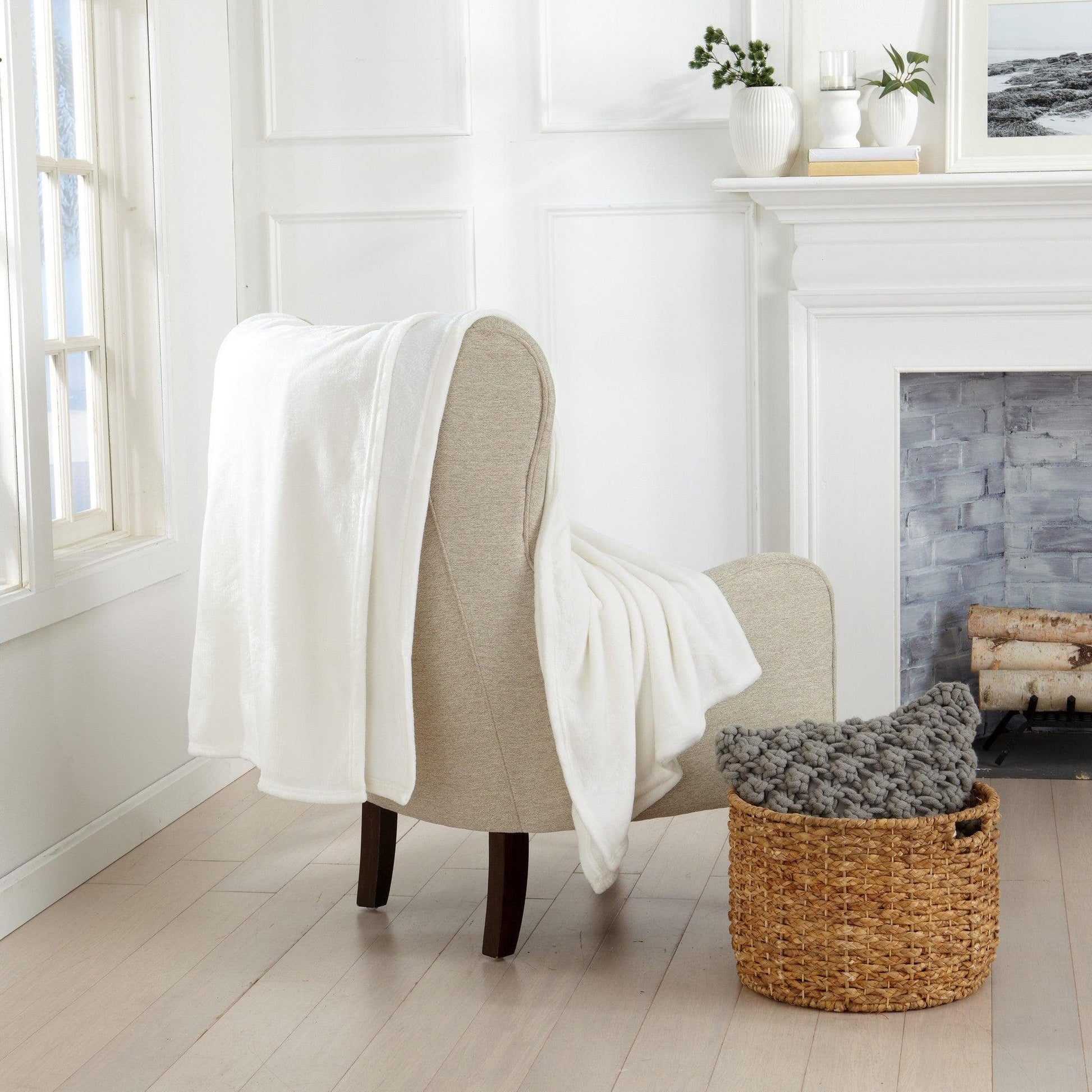 Velvet Plush Blanket - Avianna Collection - Best Buy Furniture