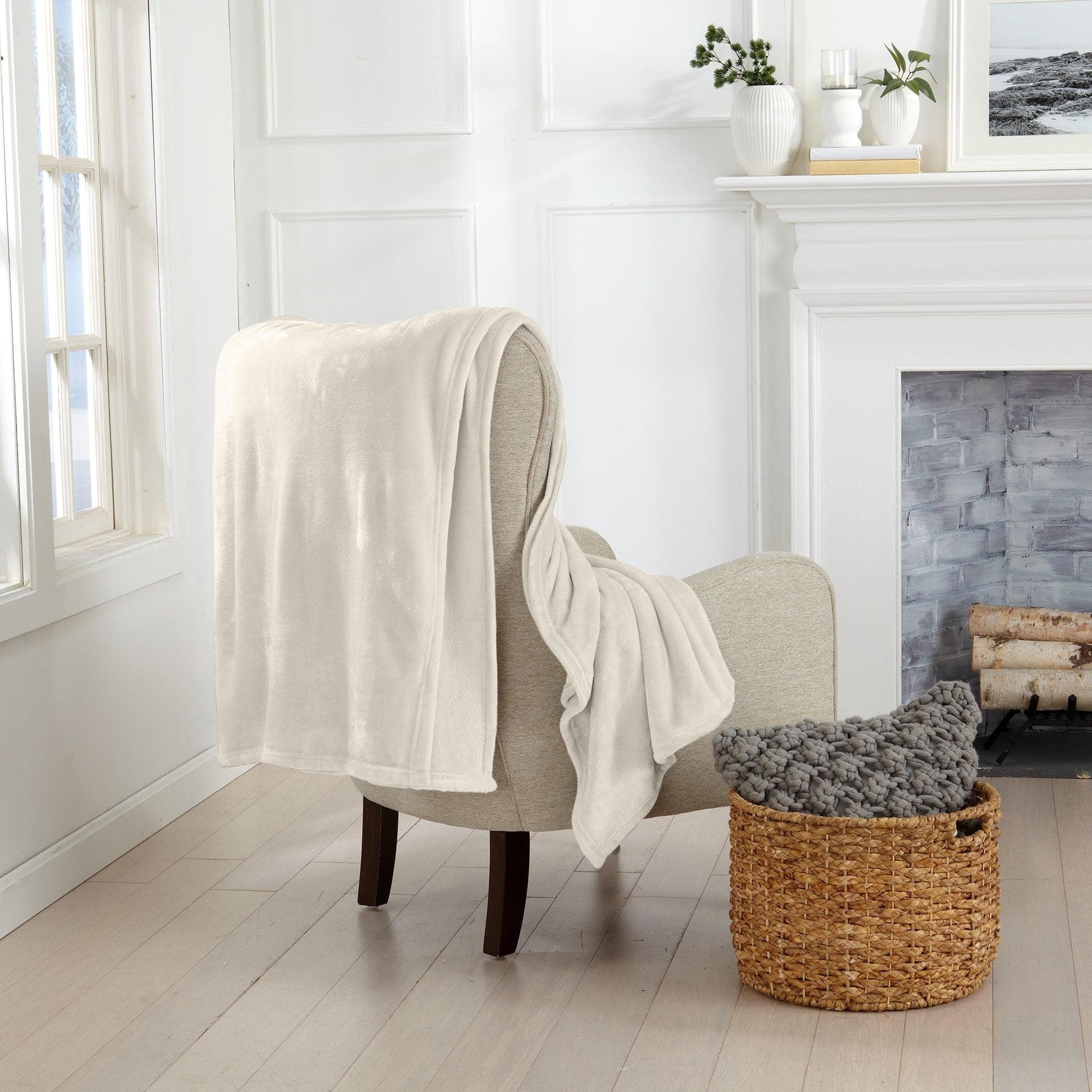 Velvet Plush Blanket - Avianna Collection - Best Buy Furniture