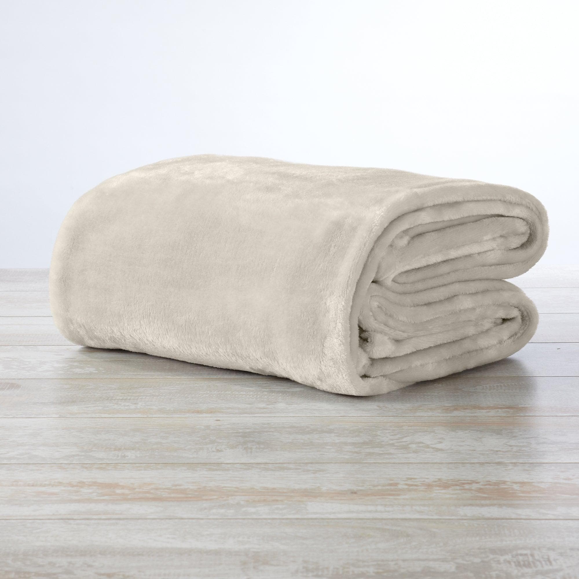 Velvet Plush Blanket - Avianna Collection - Best Buy Furniture