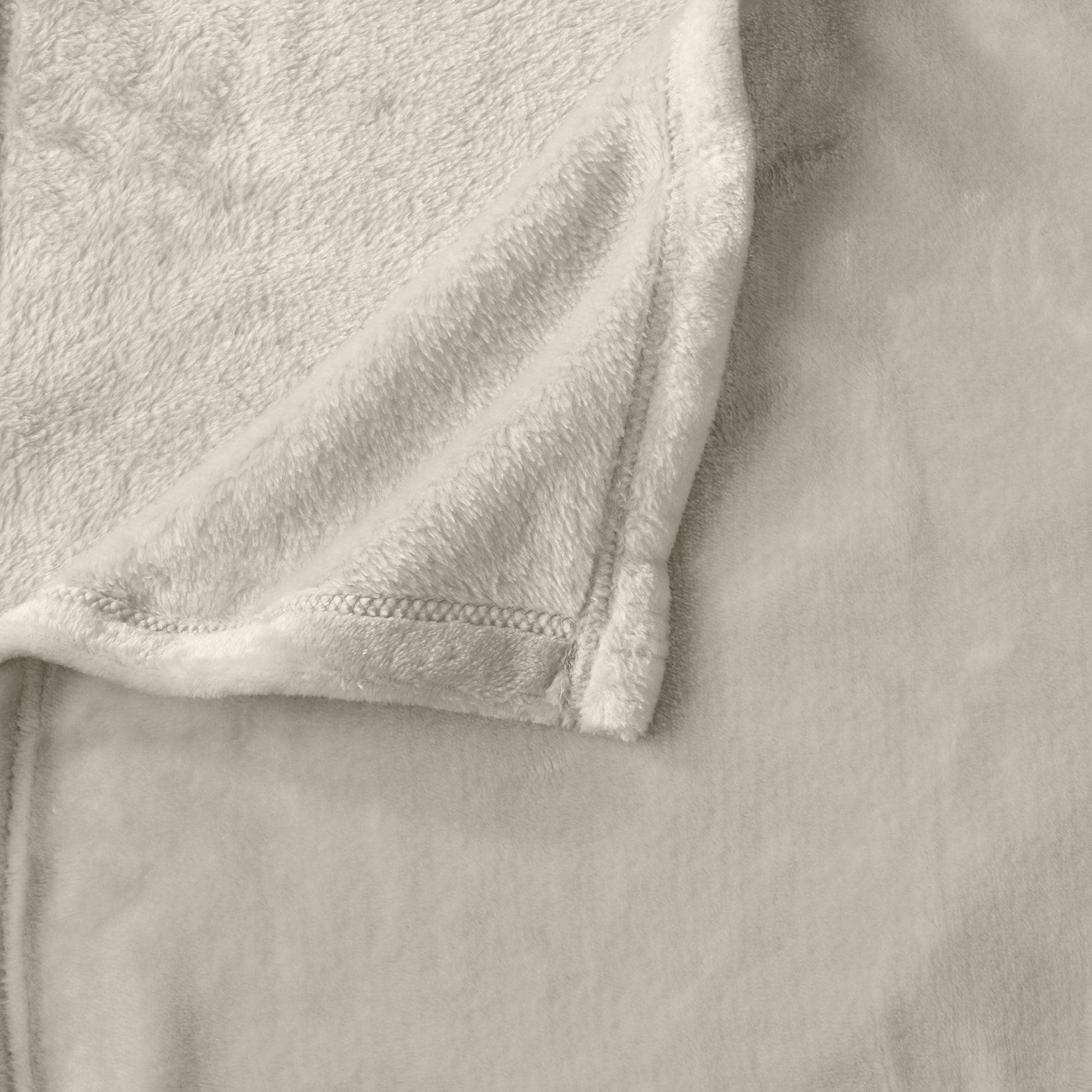 Velvet Plush Blanket - Avianna Collection - Best Buy Furniture