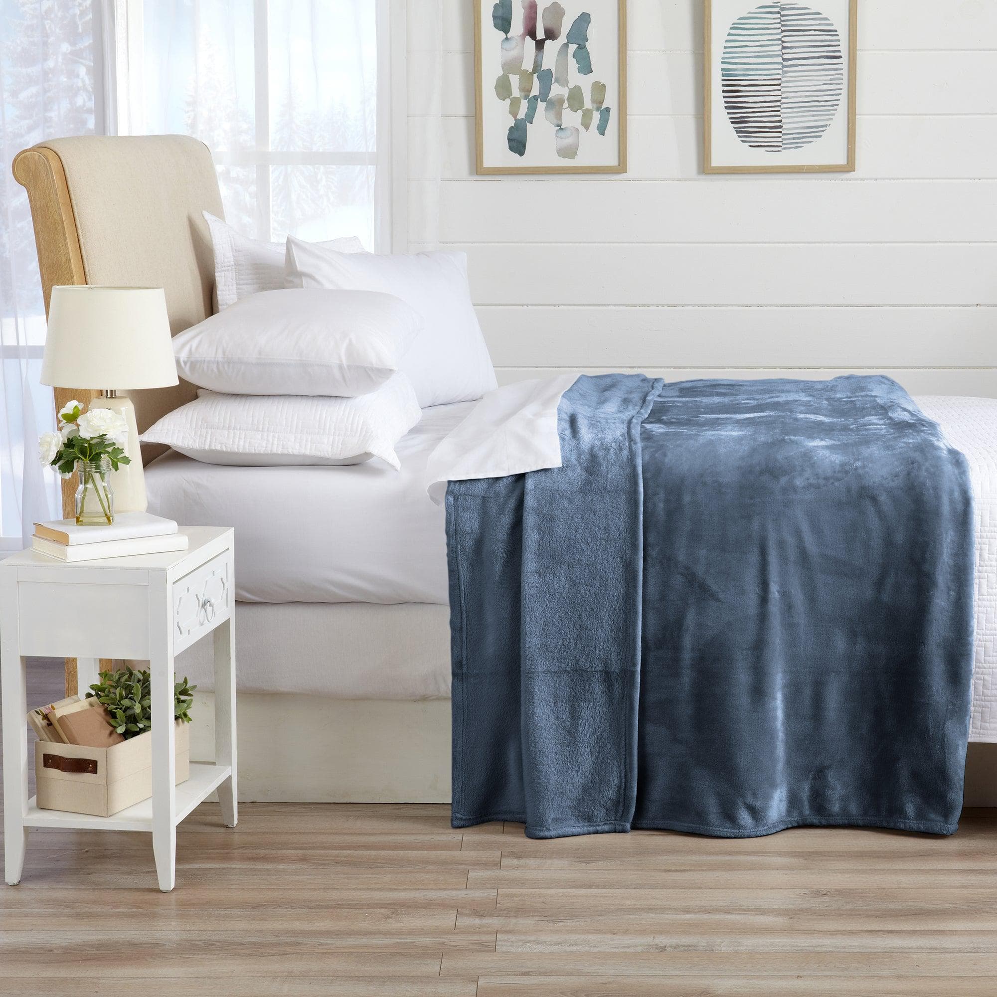 Velvet Plush Blanket - Avianna Collection - Best Buy Furniture