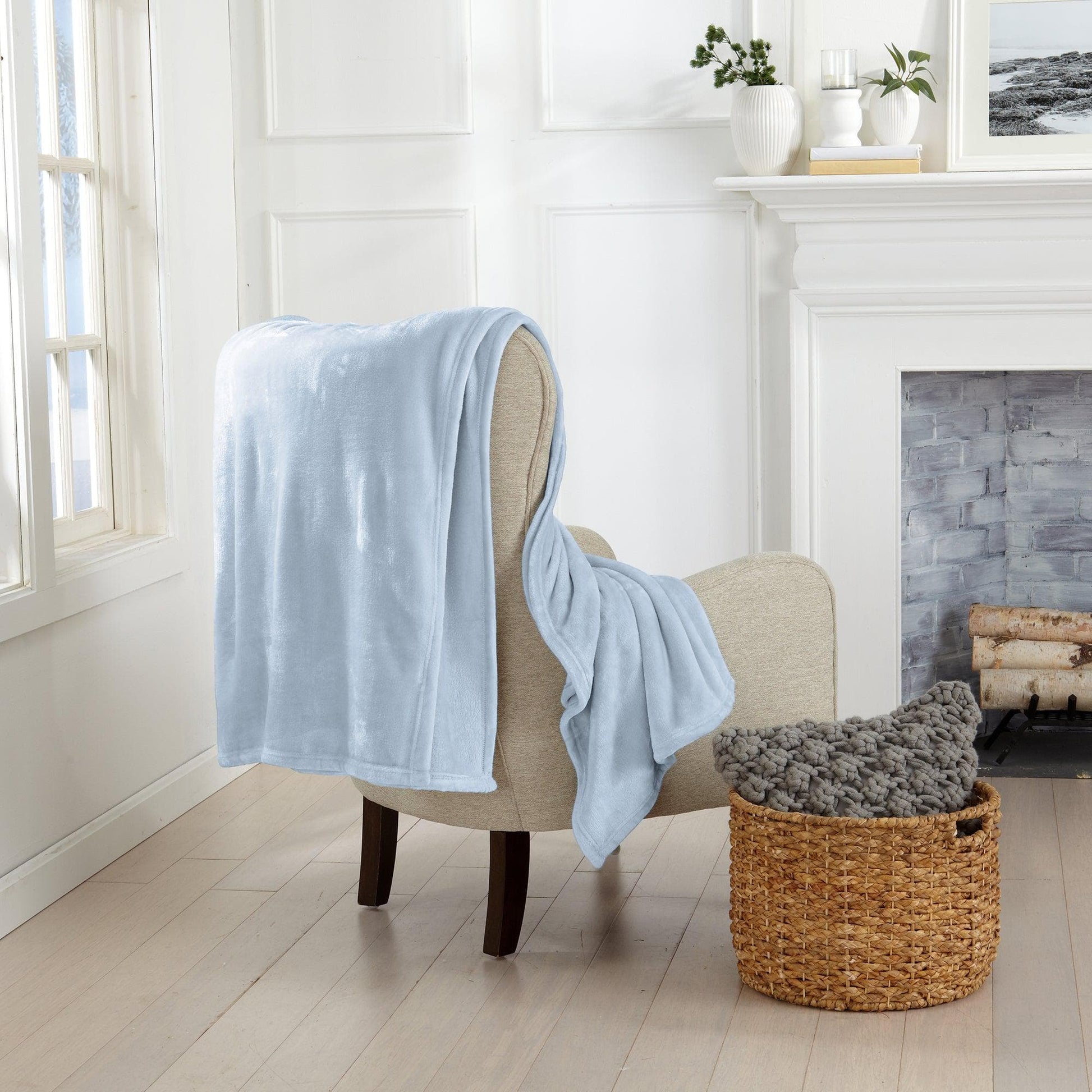 Velvet Plush Blanket - Avianna Collection - Best Buy Furniture