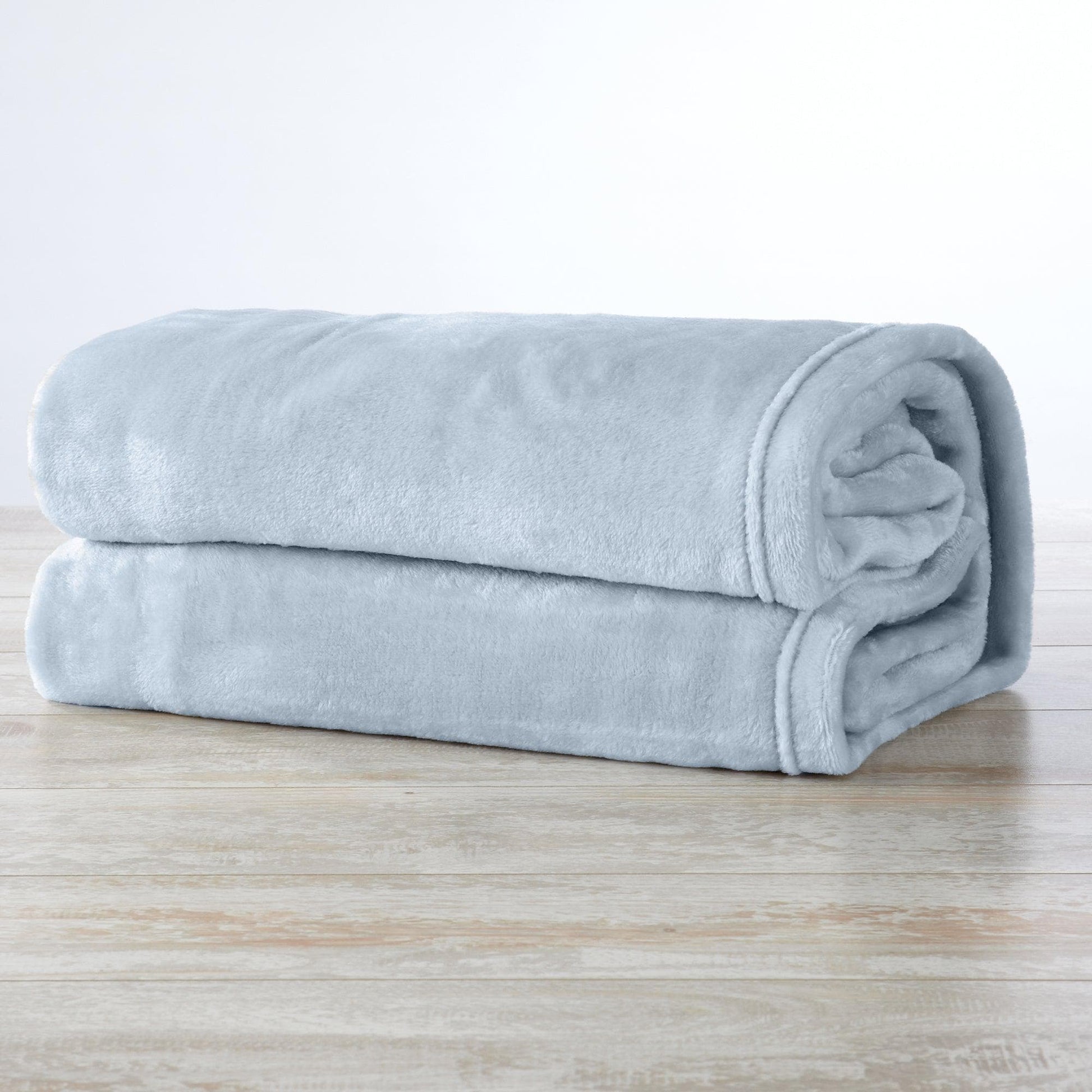 Velvet Plush Blanket - Avianna Collection - Best Buy Furniture