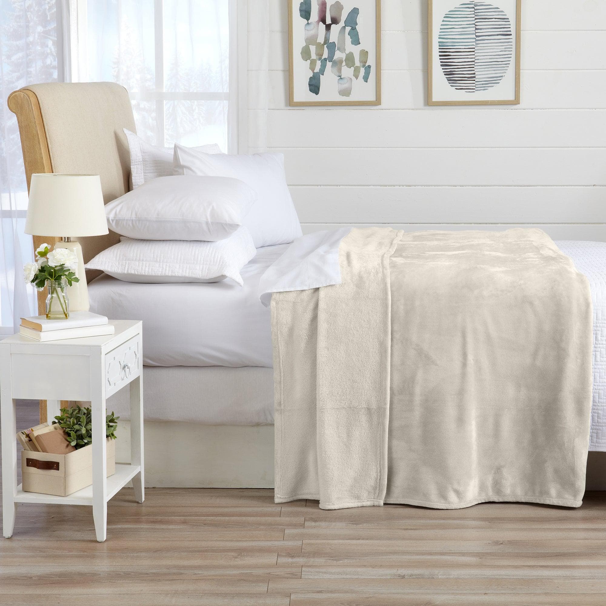 Velvet Plush Blanket - Avianna Collection - Best Buy Furniture
