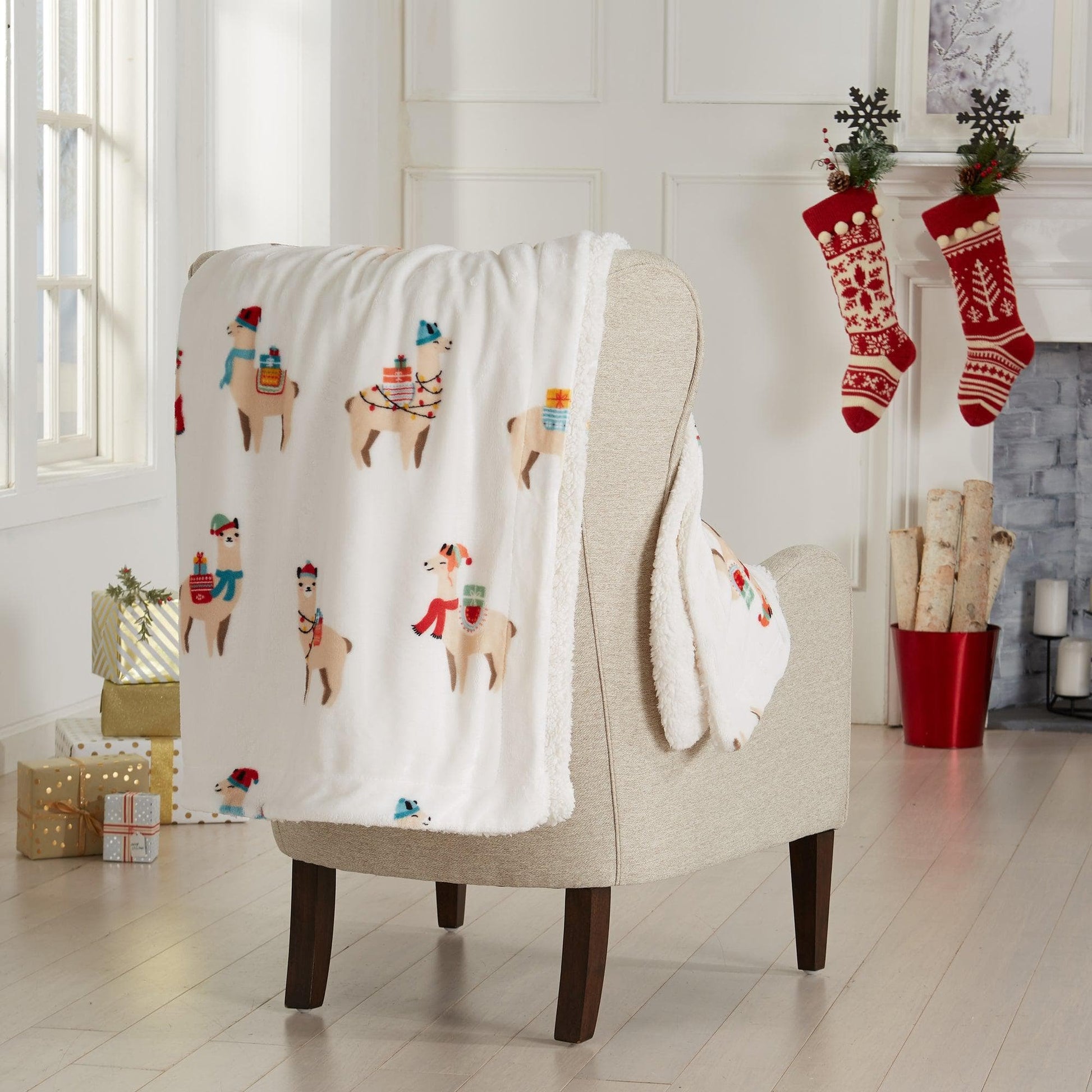Holiday Sherpa Throw - Esmay Collection - Best Buy Furniture