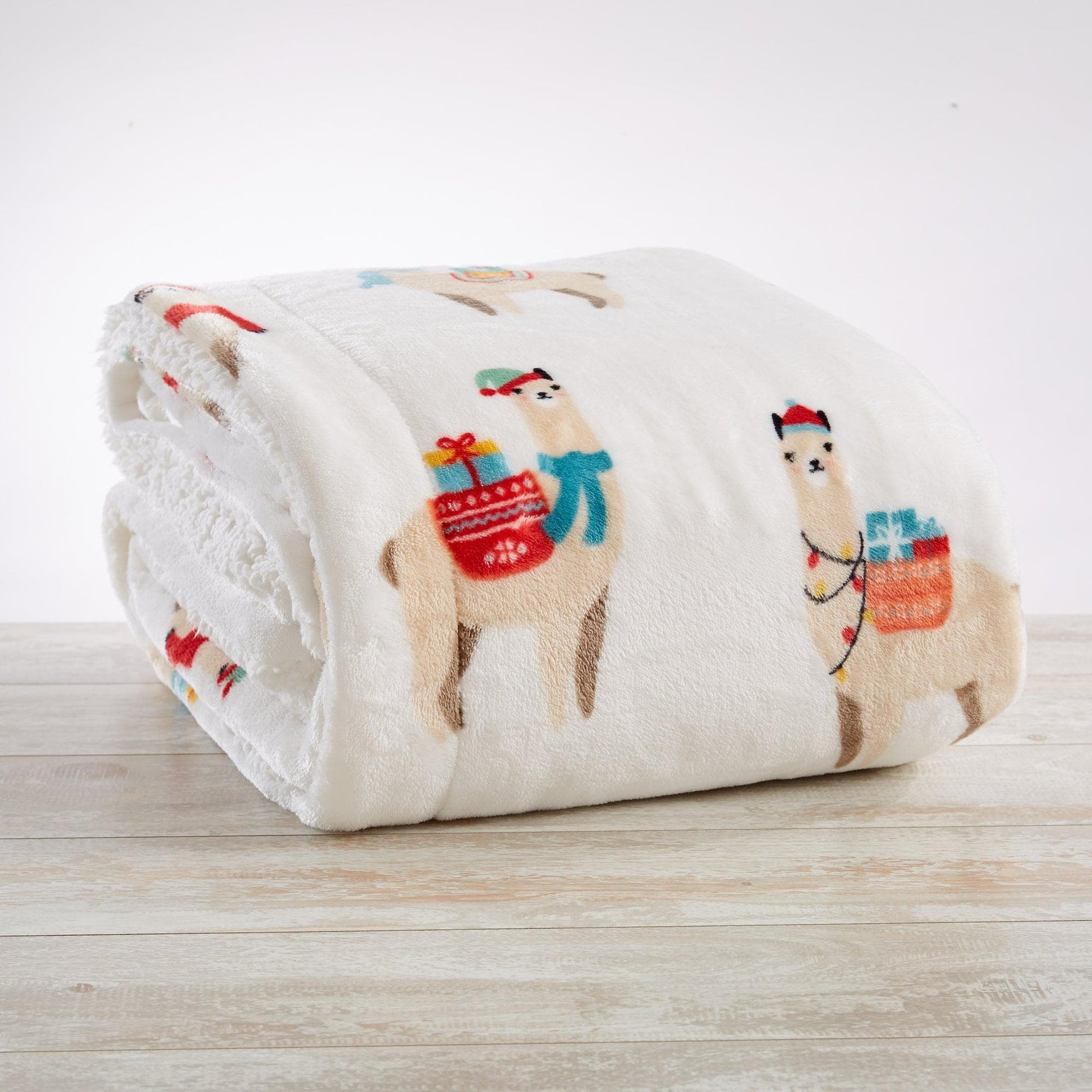 Holiday Sherpa Throw - Esmay Collection - Best Buy Furniture