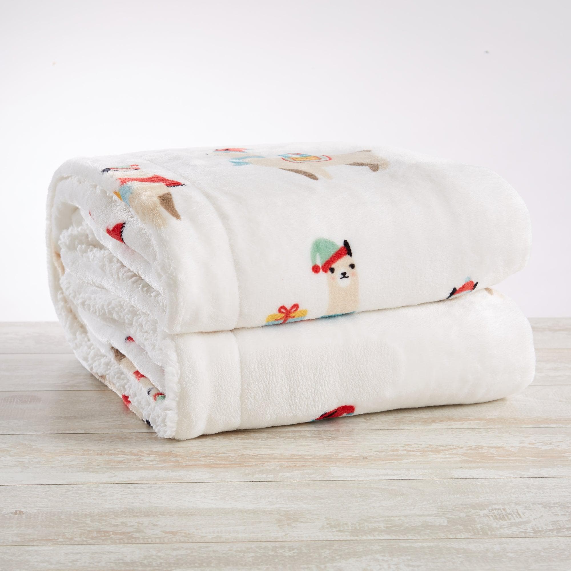 Holiday Sherpa Throw - Esmay Collection - Best Buy Furniture