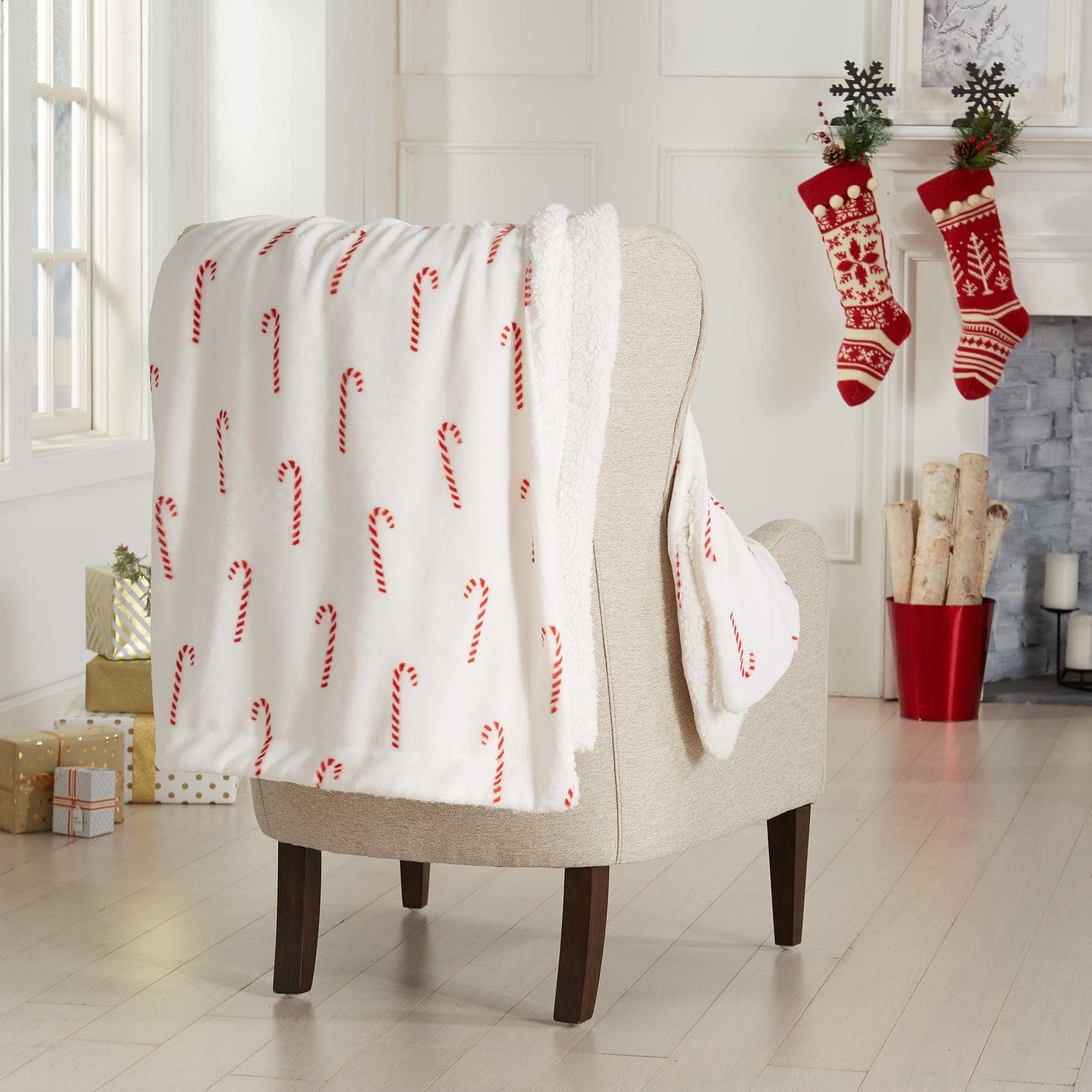 Holiday Sherpa Throw - Esmay Collection - Best Buy Furniture