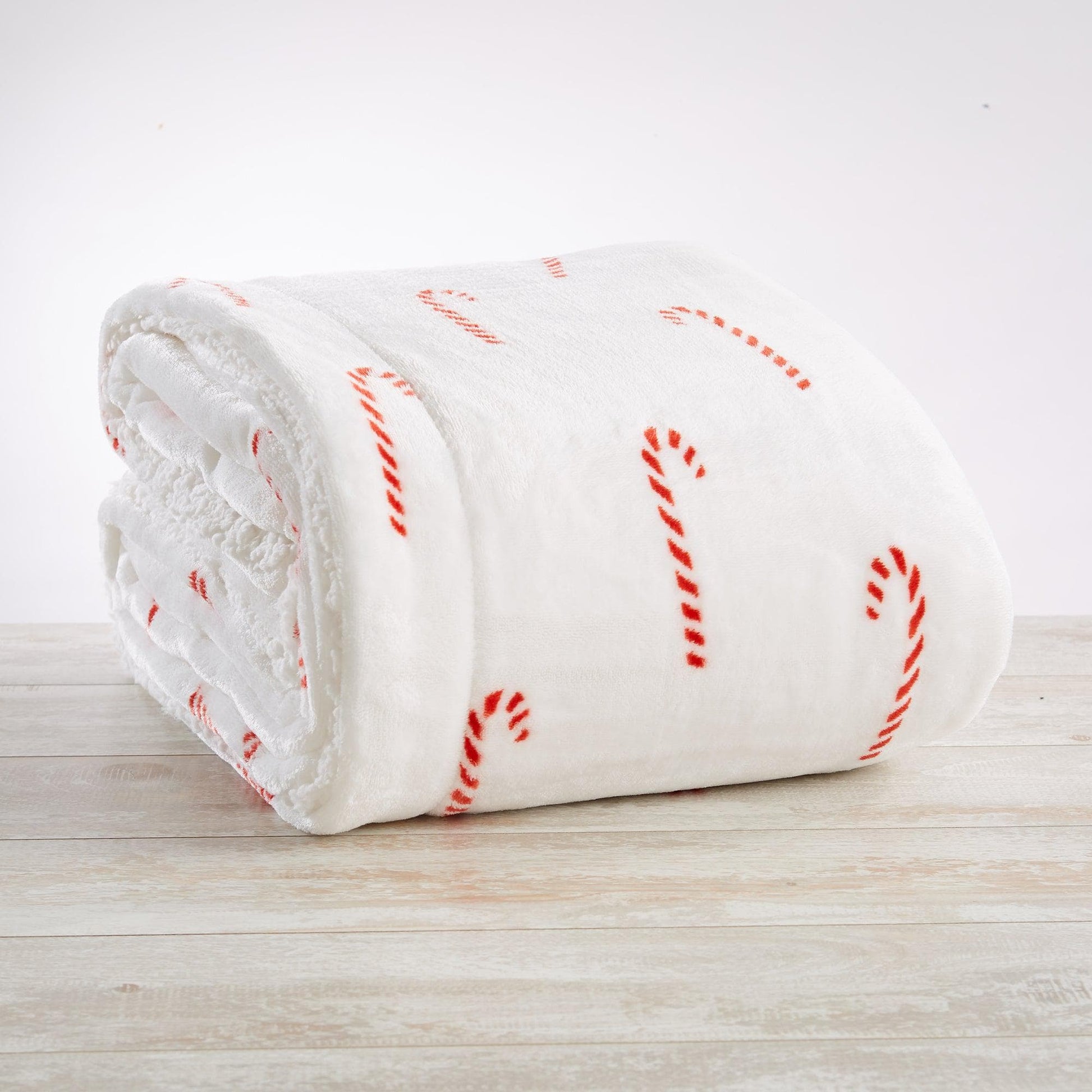 Holiday Sherpa Throw - Esmay Collection - Best Buy Furniture