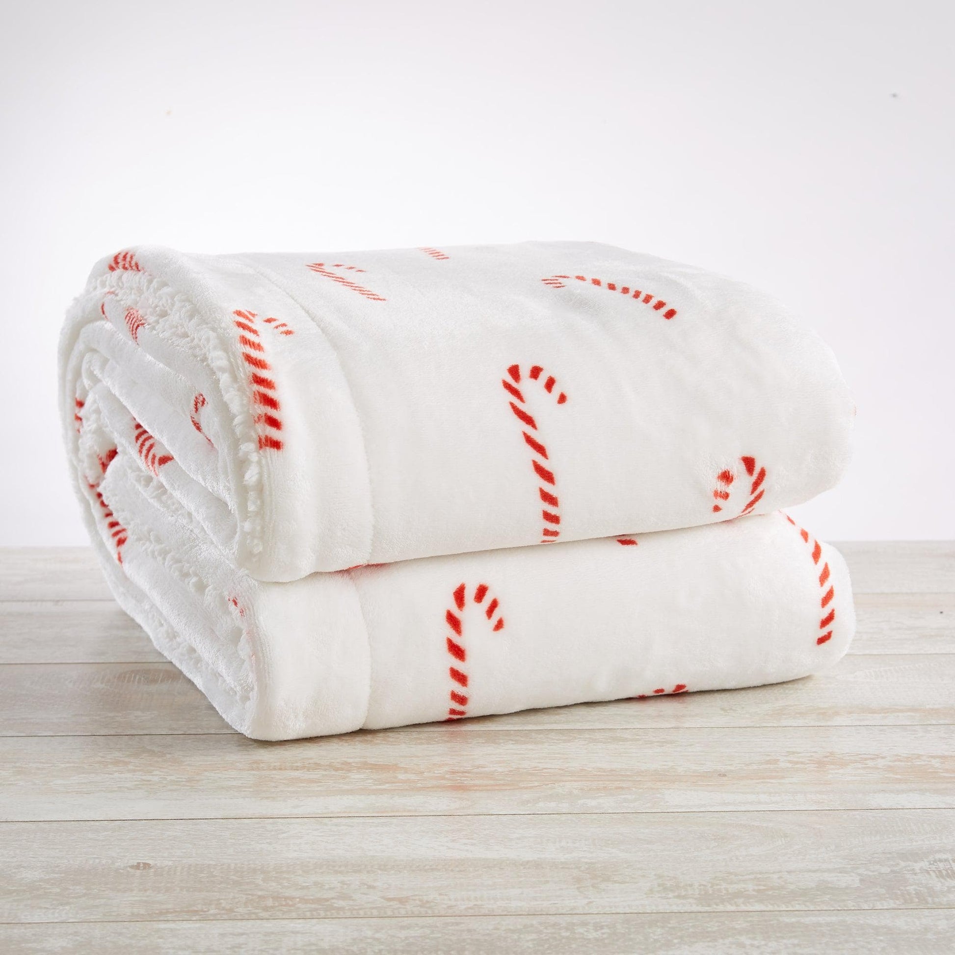 Holiday Sherpa Throw - Esmay Collection - Best Buy Furniture