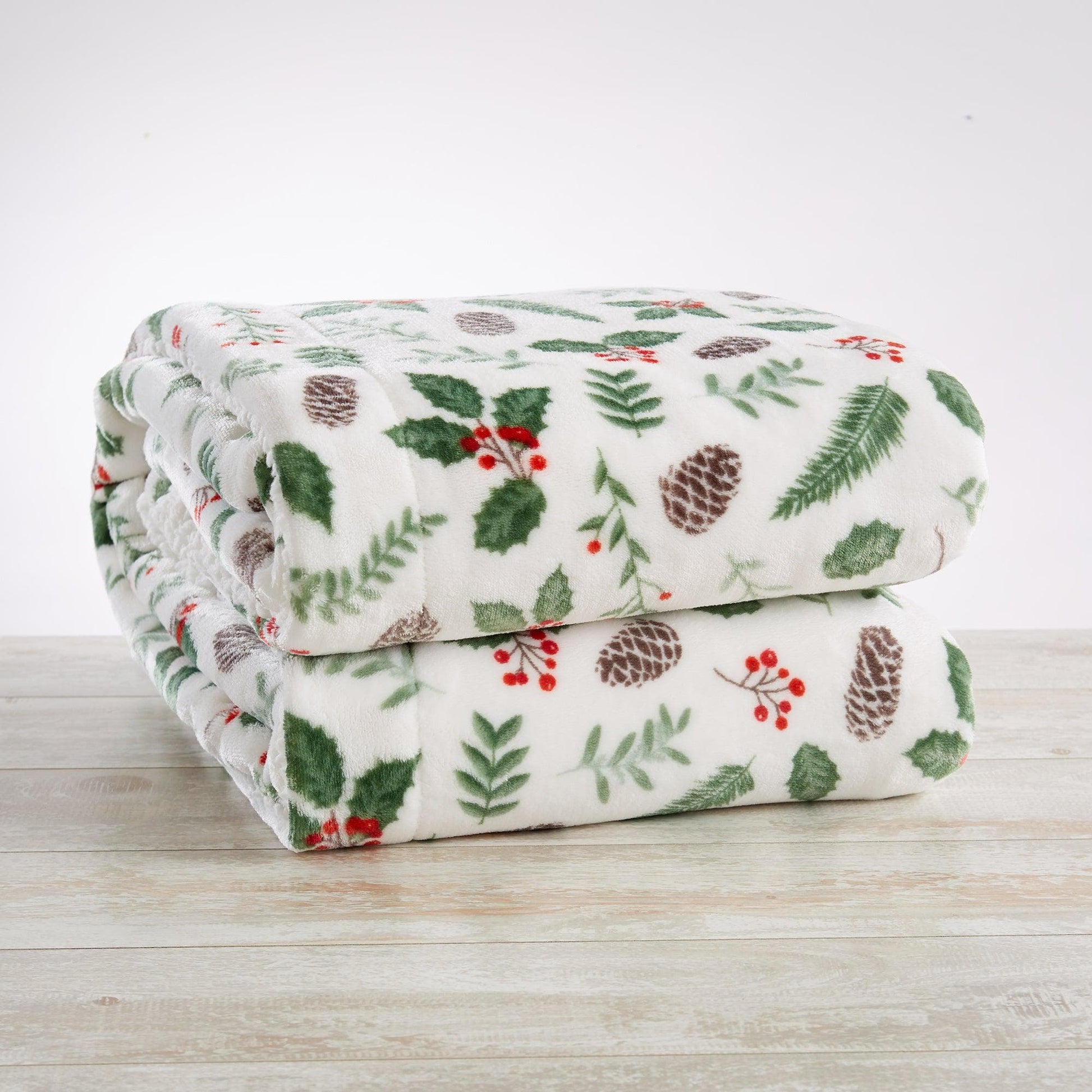 Holiday Sherpa Throw - Esmay Collection - Best Buy Furniture