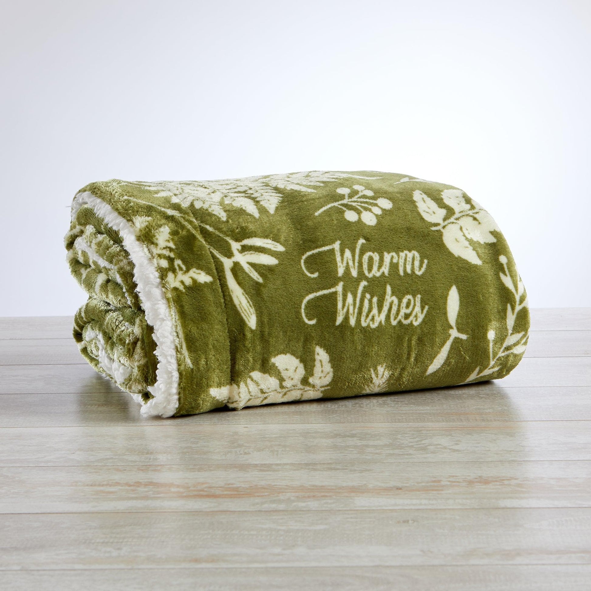 Holiday Sherpa Throw - Esmay Collection - Best Buy Furniture