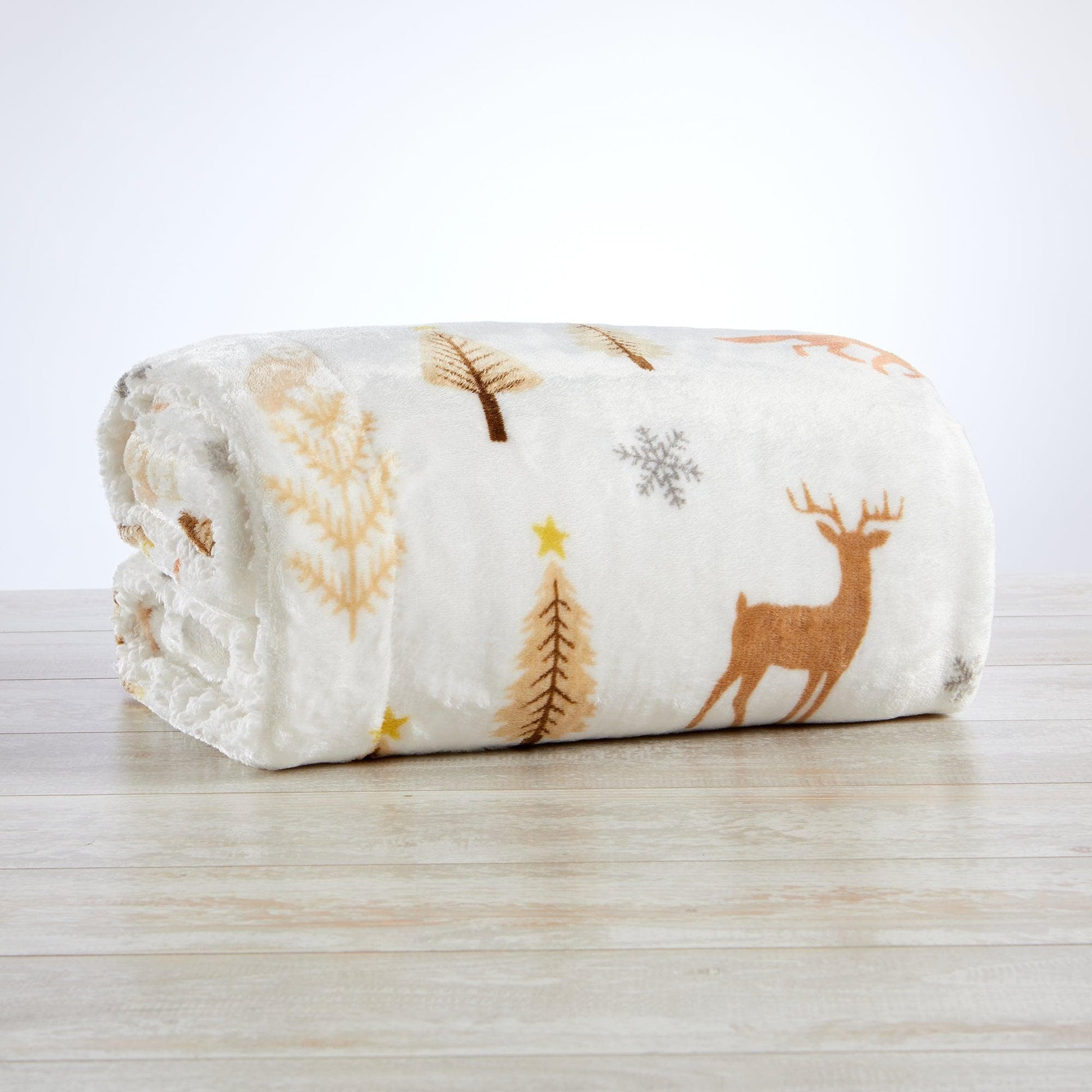 Holiday Sherpa Throw - Esmay Collection - Best Buy Furniture