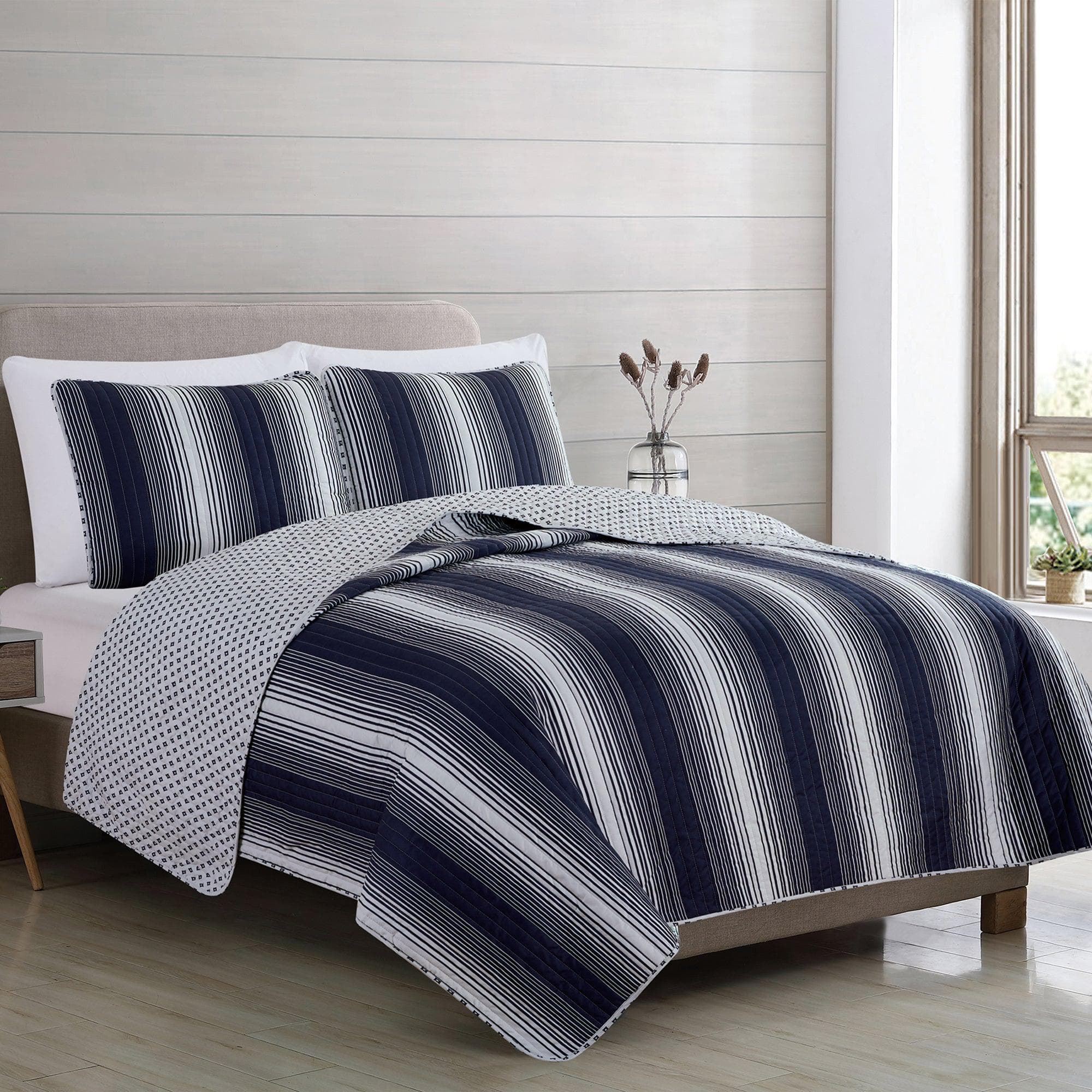 Everette Collection 3 Piece Ombre Striped Quilt Set - Best Buy Furniture
