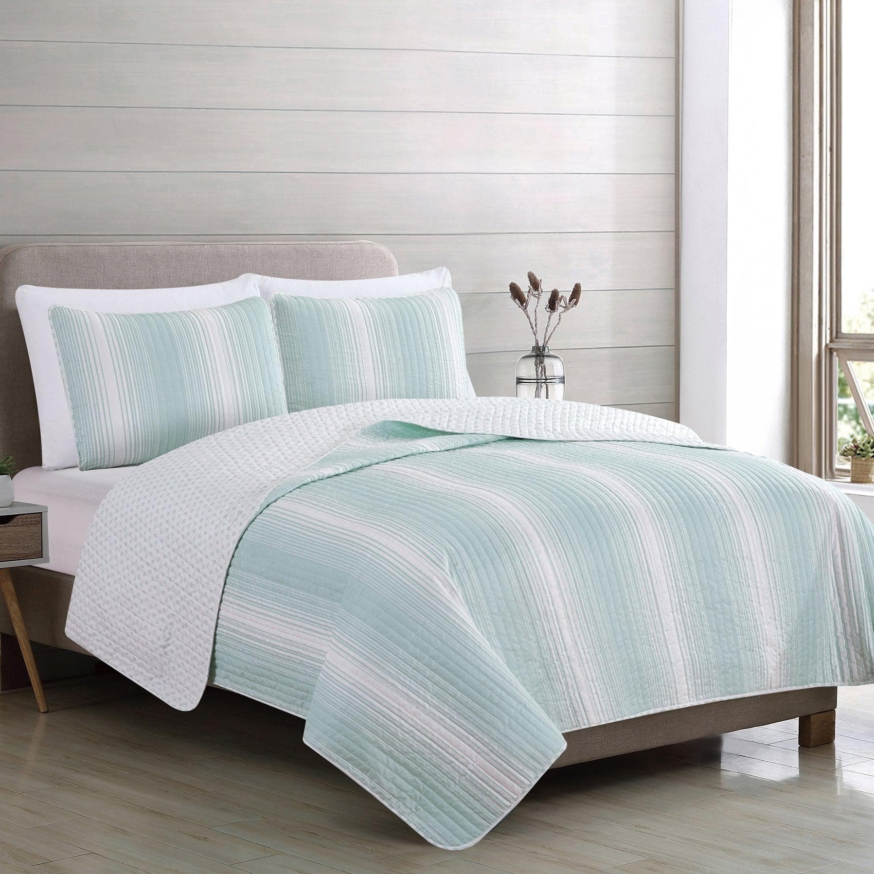 Everette Collection 3 Piece Ombre Striped Quilt Set - Best Buy Furniture