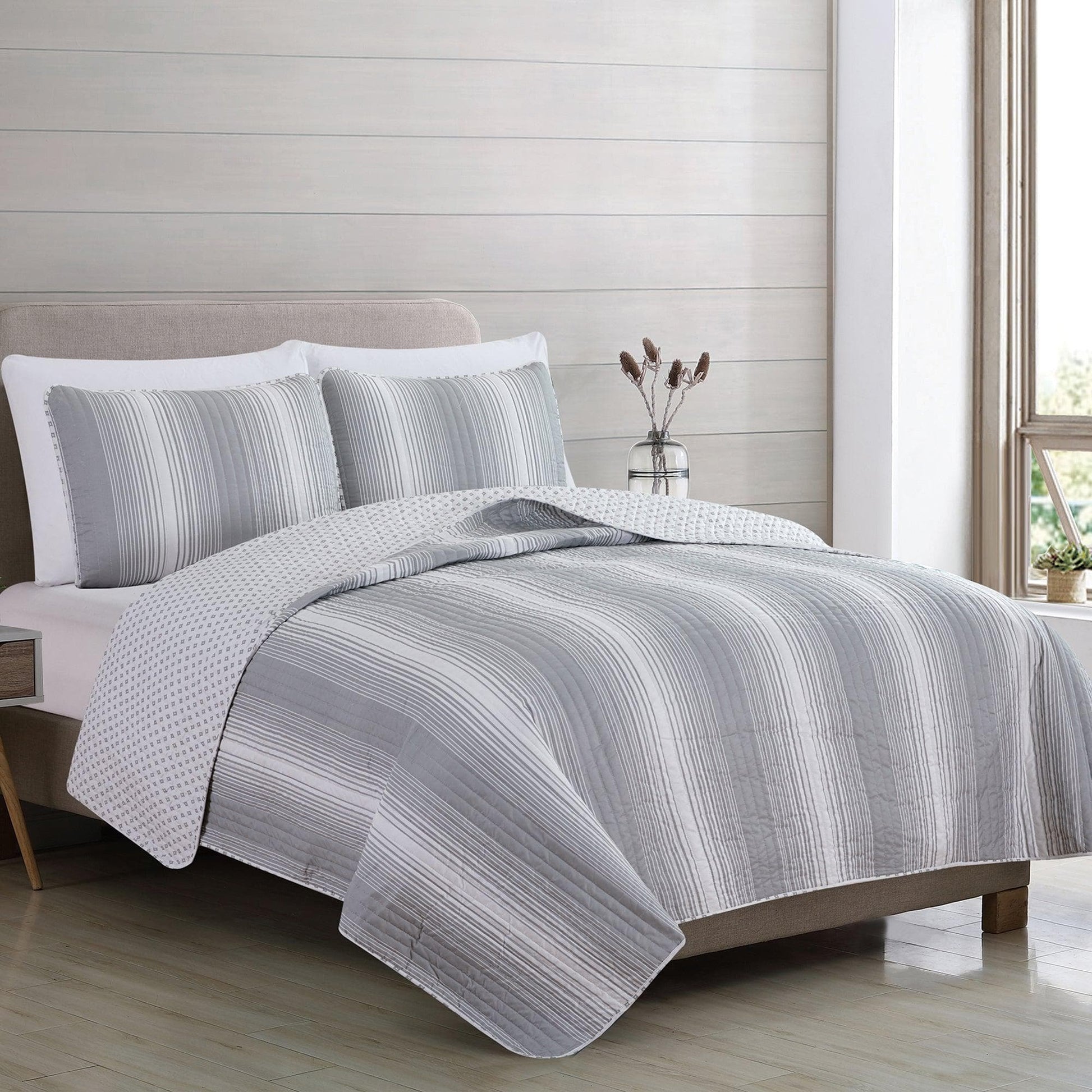 Everette Collection 3 Piece Ombre Striped Quilt Set - Best Buy Furniture
