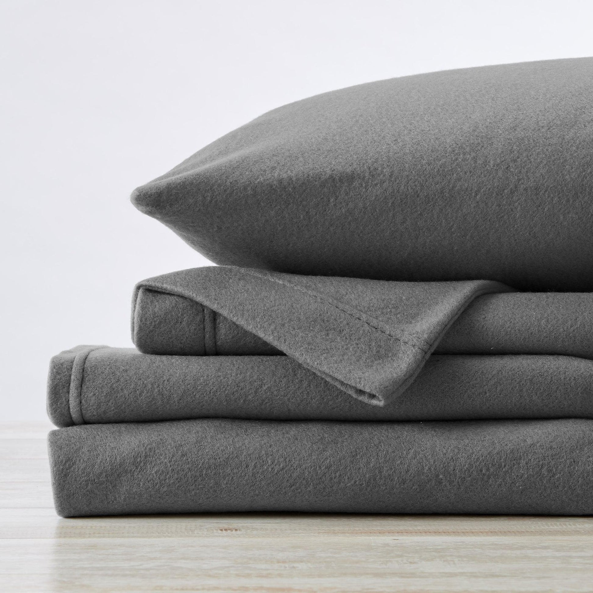 4-Piece Solid Fleece Sheet - Christina Collection - Best Buy Furniture