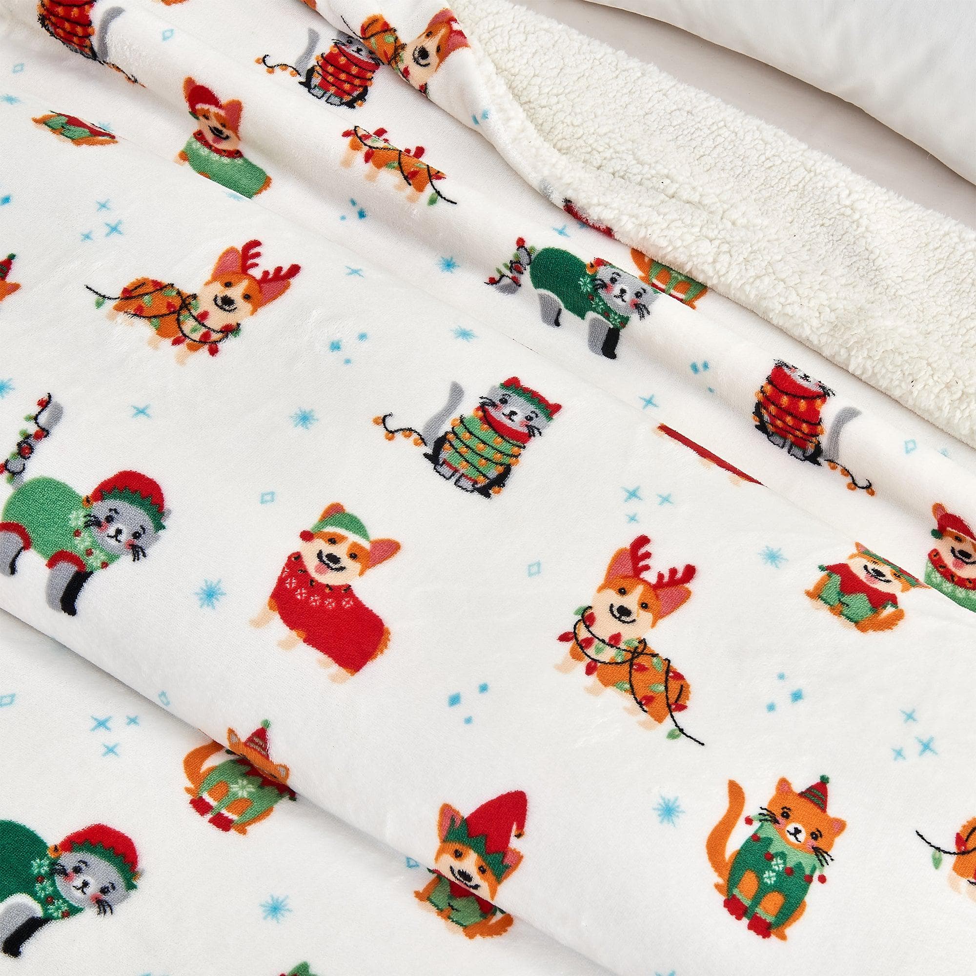 Holiday Sherpa Throw - Esmay Collection - Best Buy Furniture