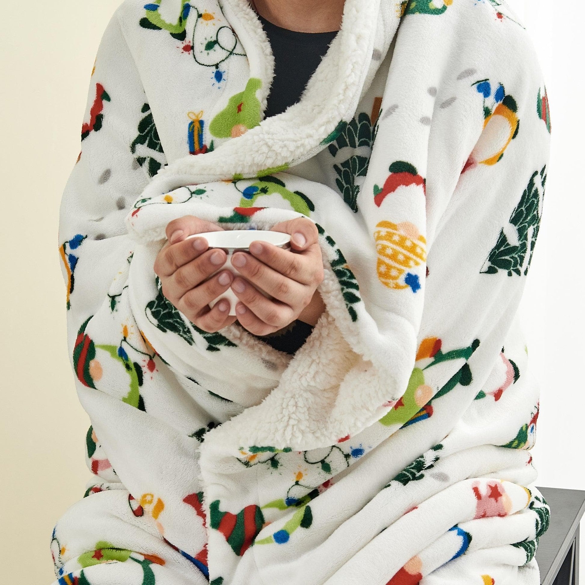 Holiday Sherpa Throw - Esmay Collection - Best Buy Furniture