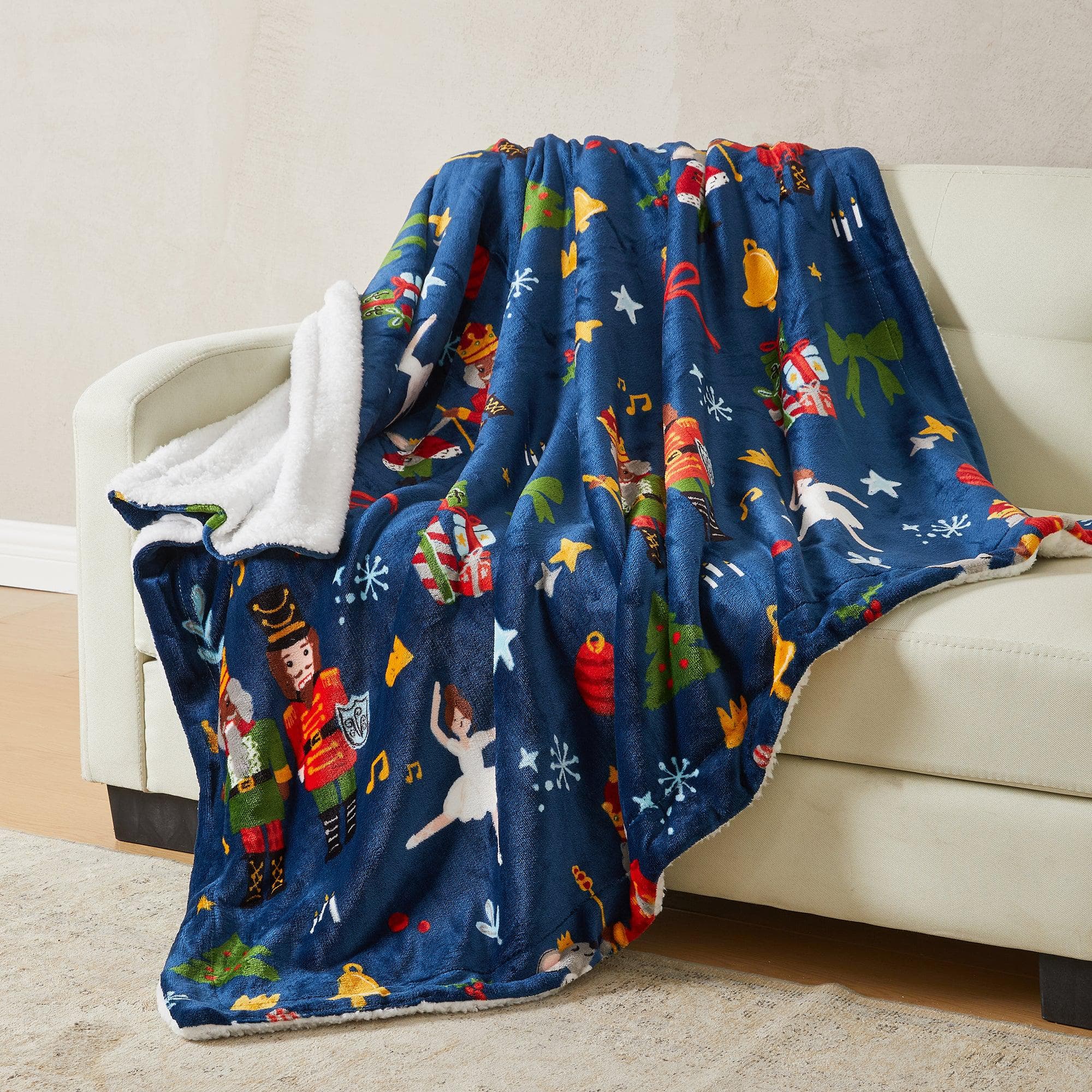 Holiday Sherpa Throw - Esmay Collection - Best Buy Furniture