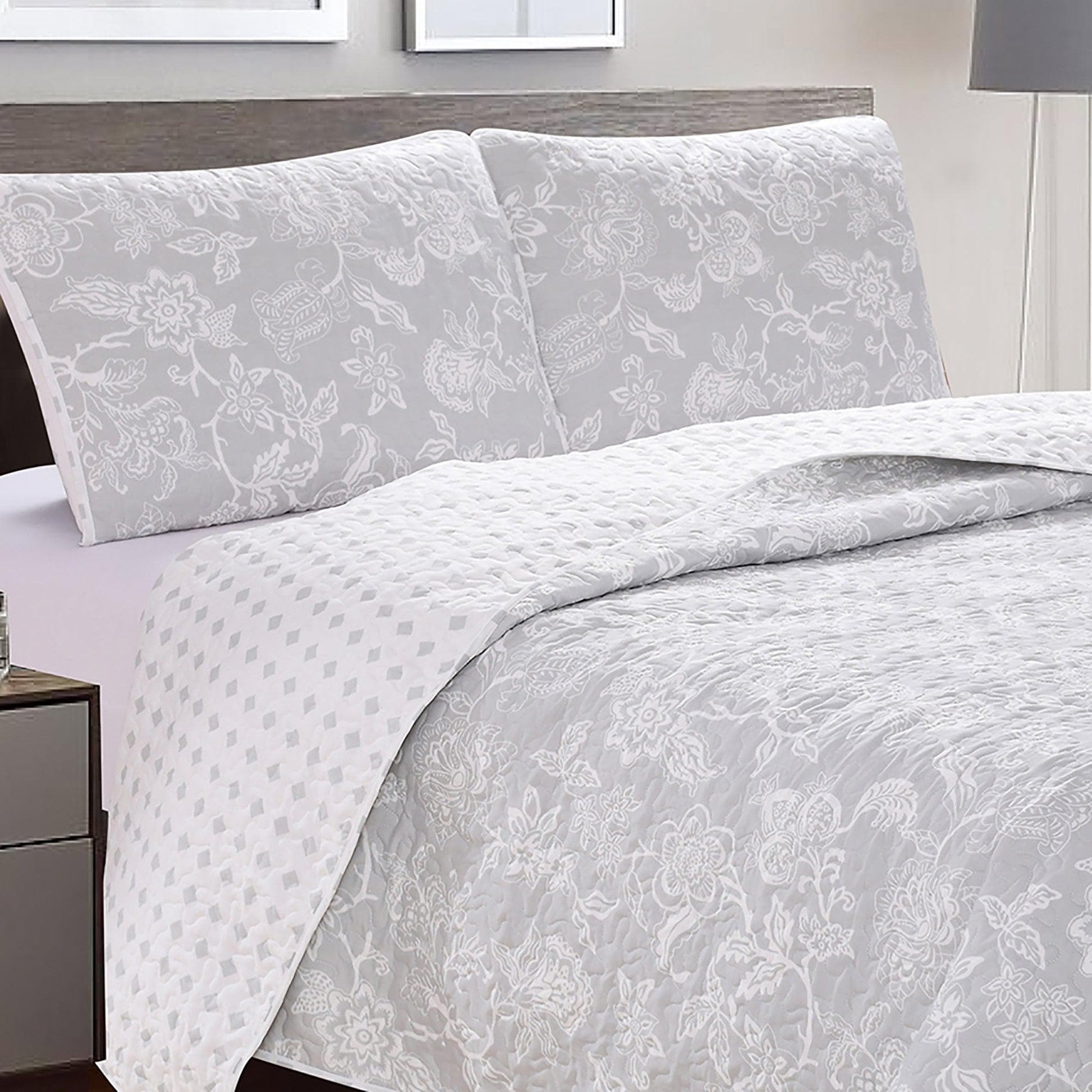 3-Piece Floral Quilt - Emma Collection - Best Buy Furniture