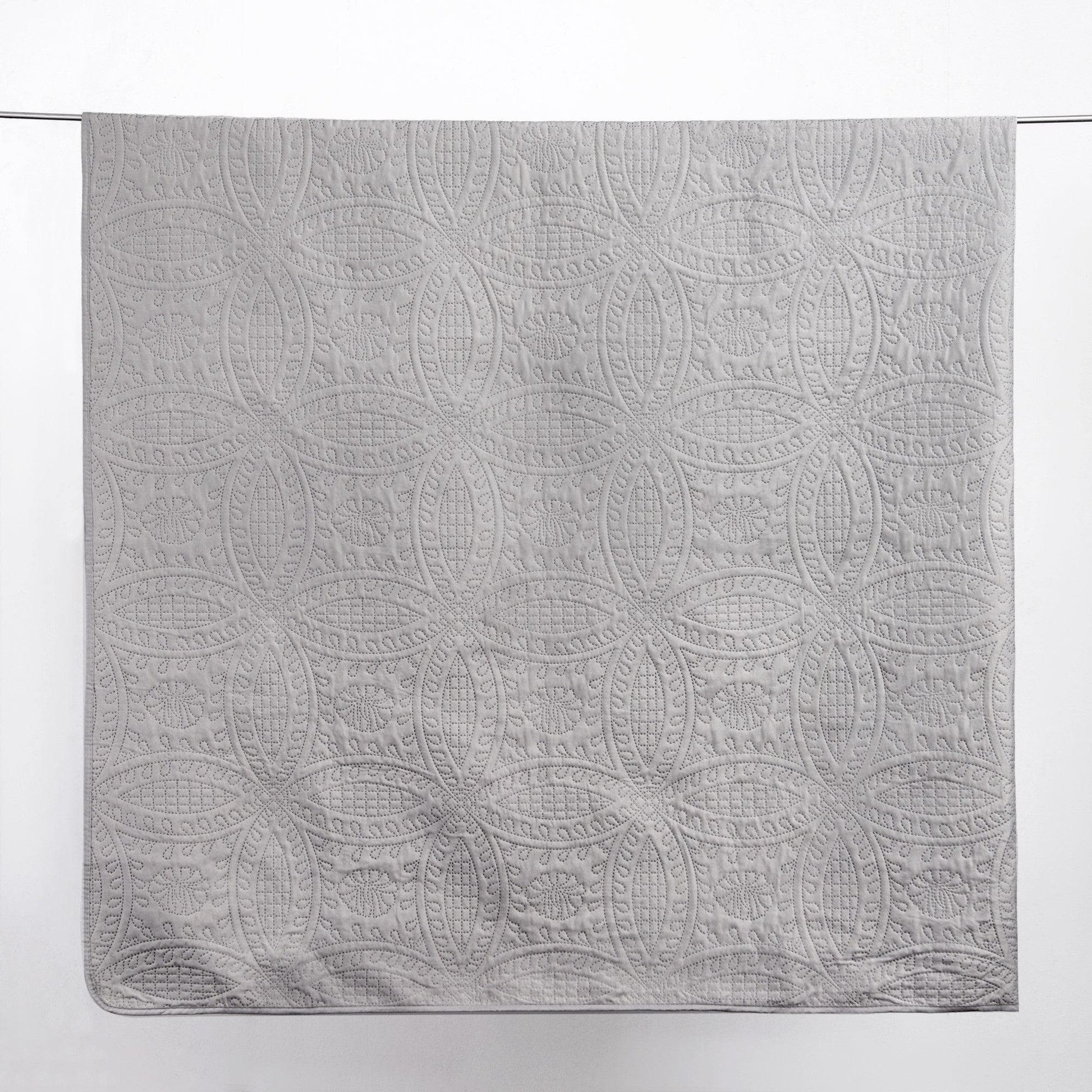 3-Piece Oversized Medallion Quilt Set - Clara Collection - Best Buy Furniture