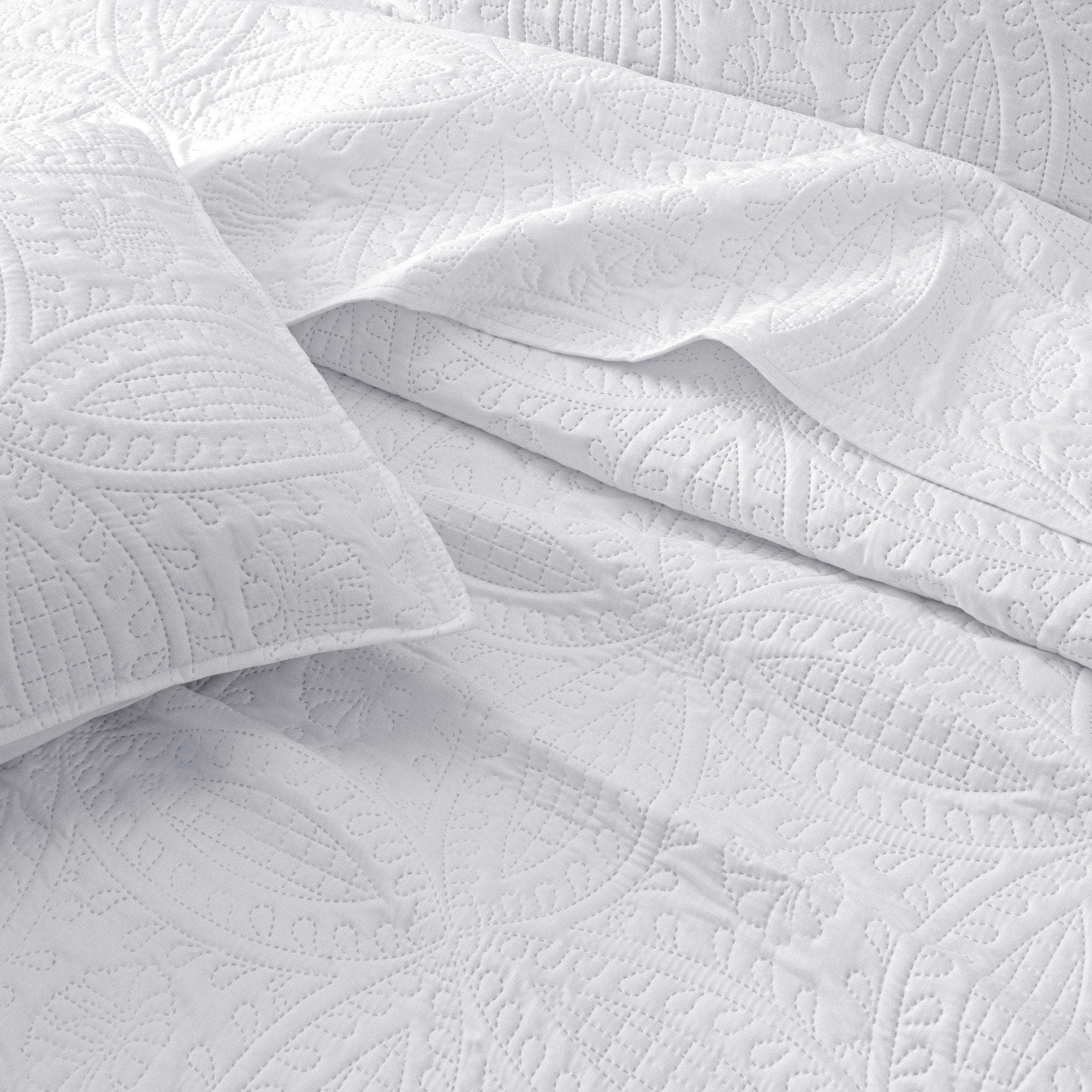 3-Piece Oversized Medallion Quilt Set - Clara Collection - Best Buy Furniture