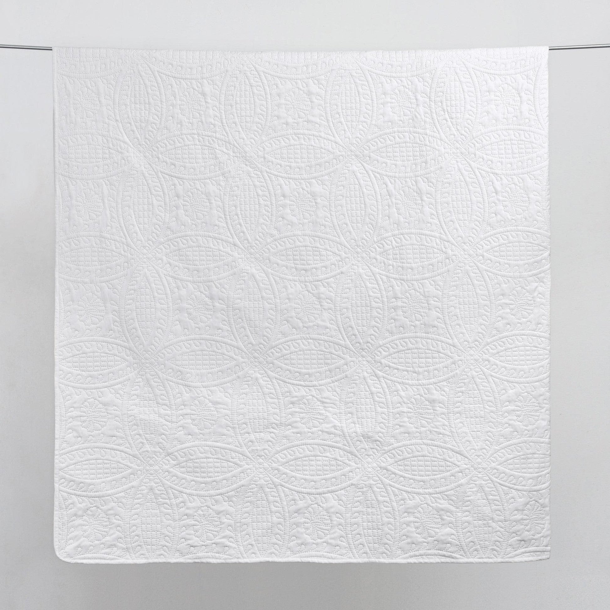 3-Piece Oversized Medallion Quilt Set - Clara Collection - Best Buy Furniture