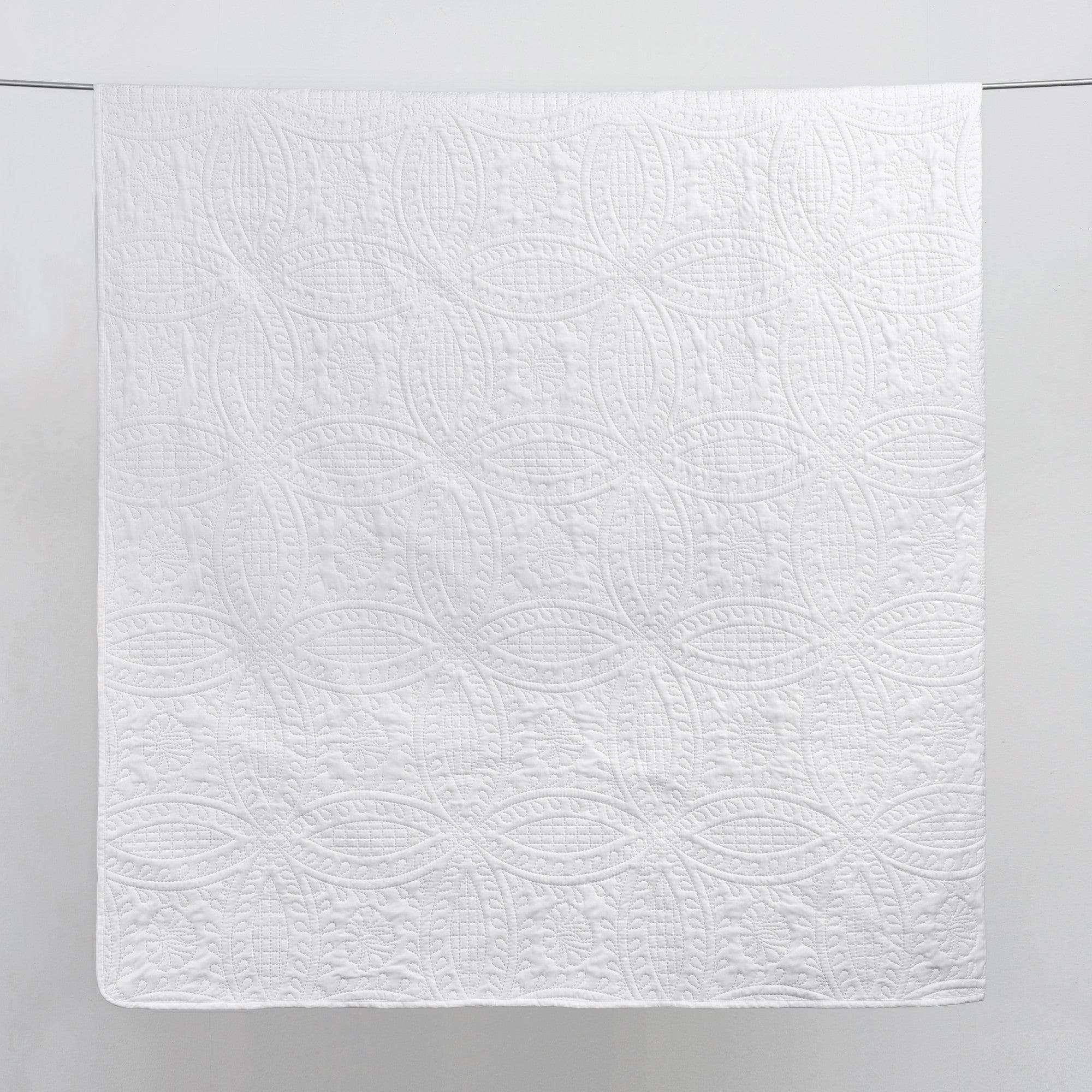 3-Piece Oversized Medallion Quilt Set - Clara Collection - Best Buy Furniture