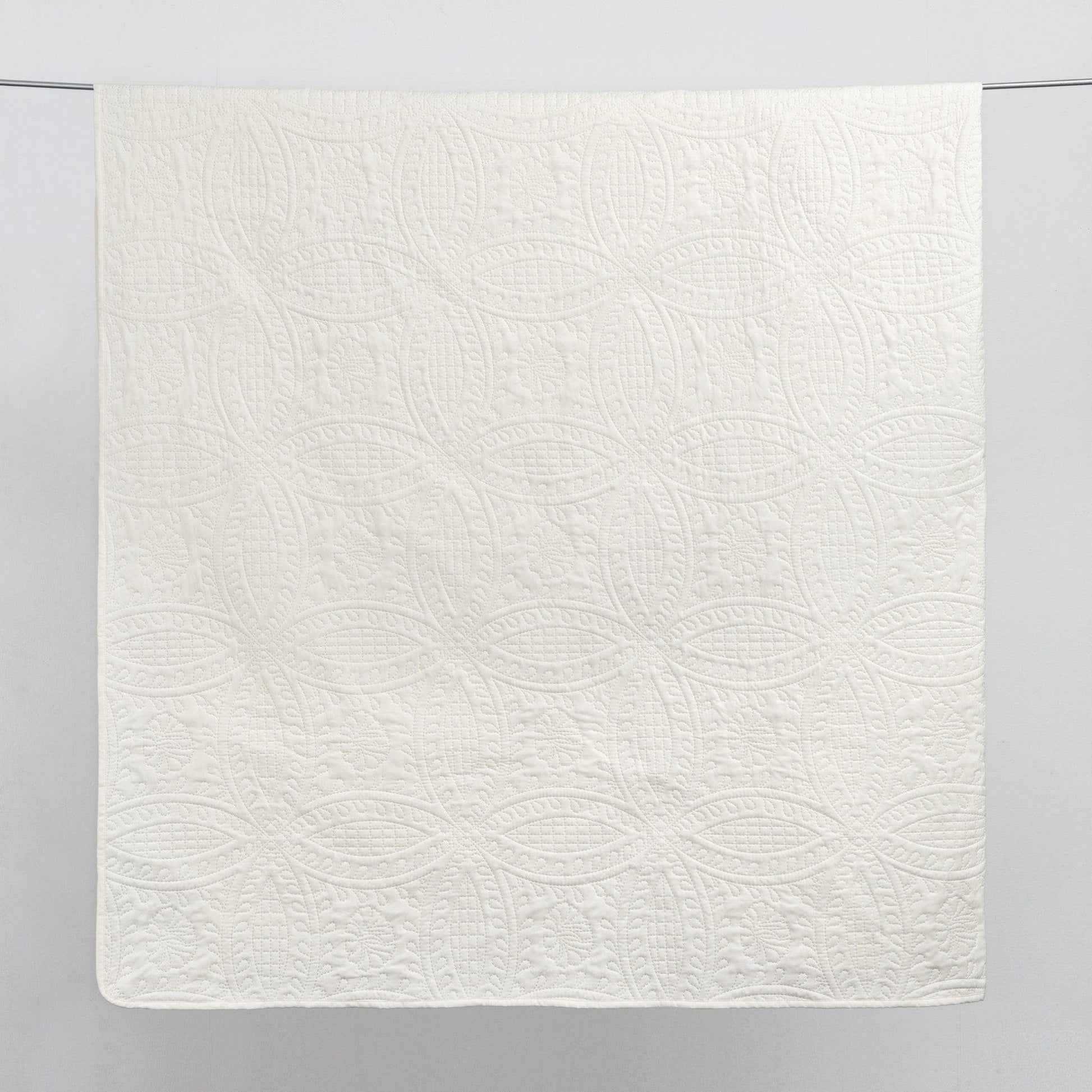 3-Piece Oversized Medallion Quilt Set - Clara Collection - Best Buy Furniture