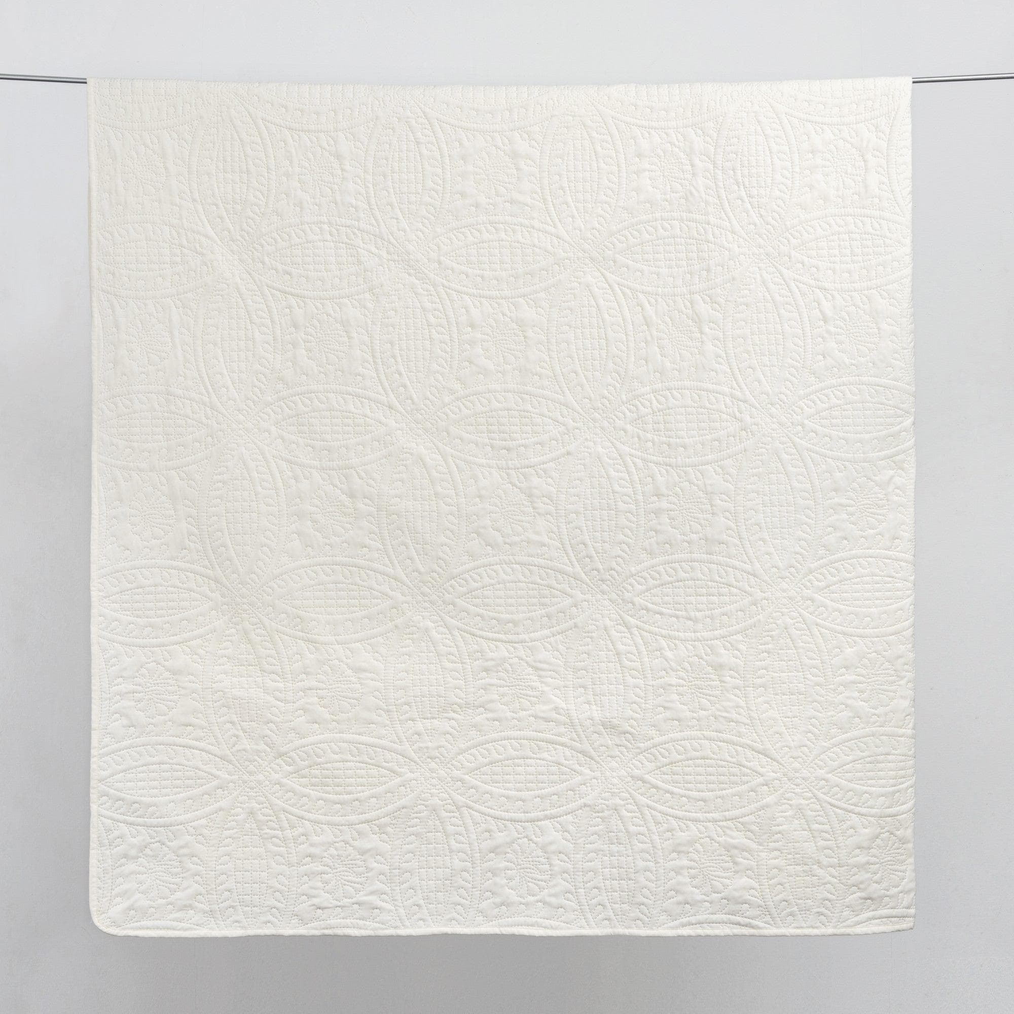 3-Piece Oversized Medallion Quilt Set - Clara Collection - Best Buy Furniture