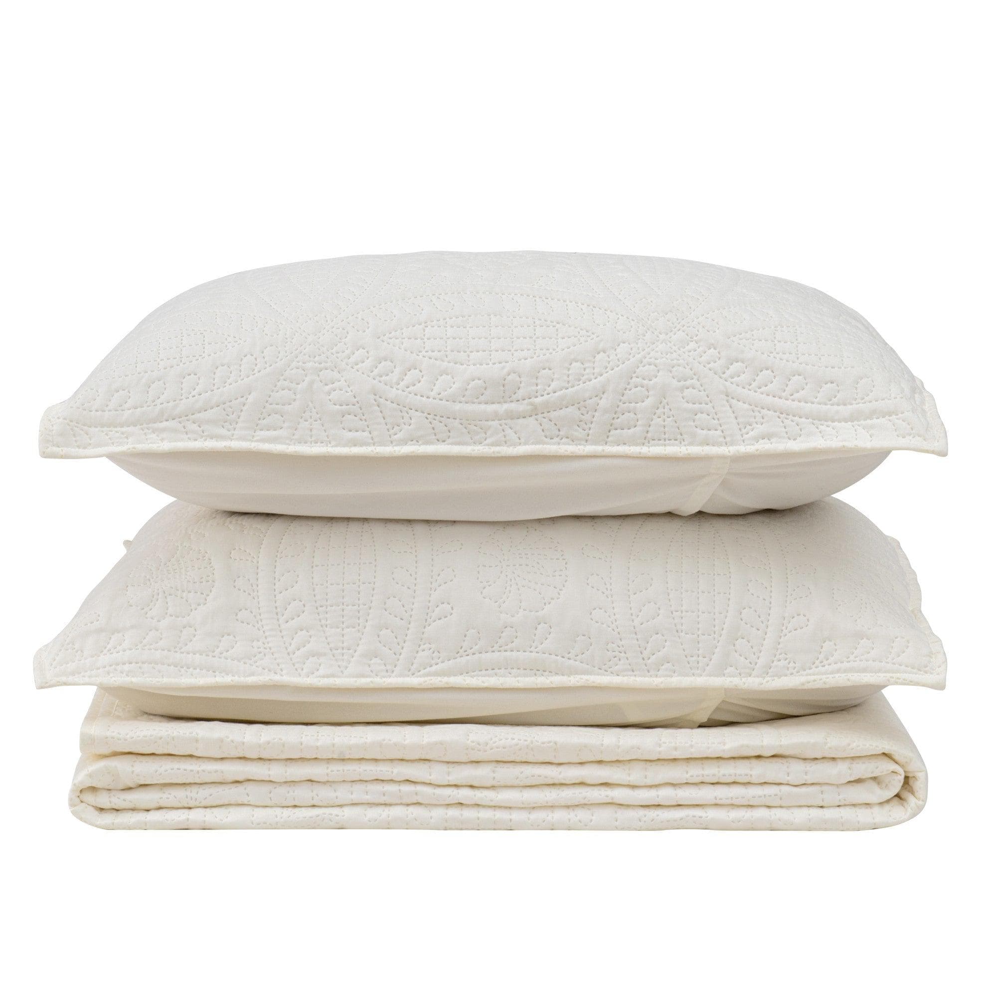 3-Piece Oversized Medallion Quilt Set - Clara Collection - Best Buy Furniture