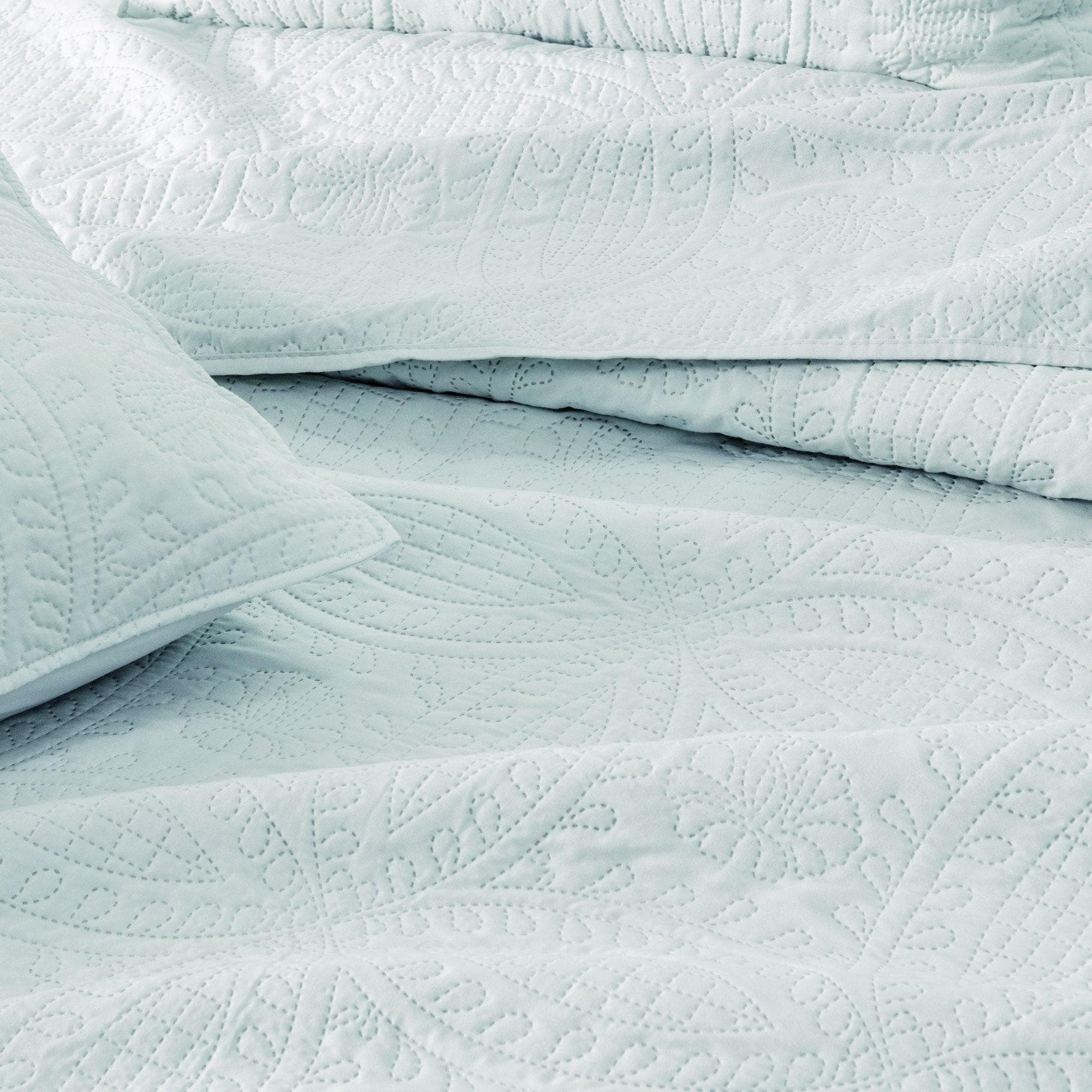 3-Piece Oversized Medallion Quilt Set - Clara Collection - Best Buy Furniture