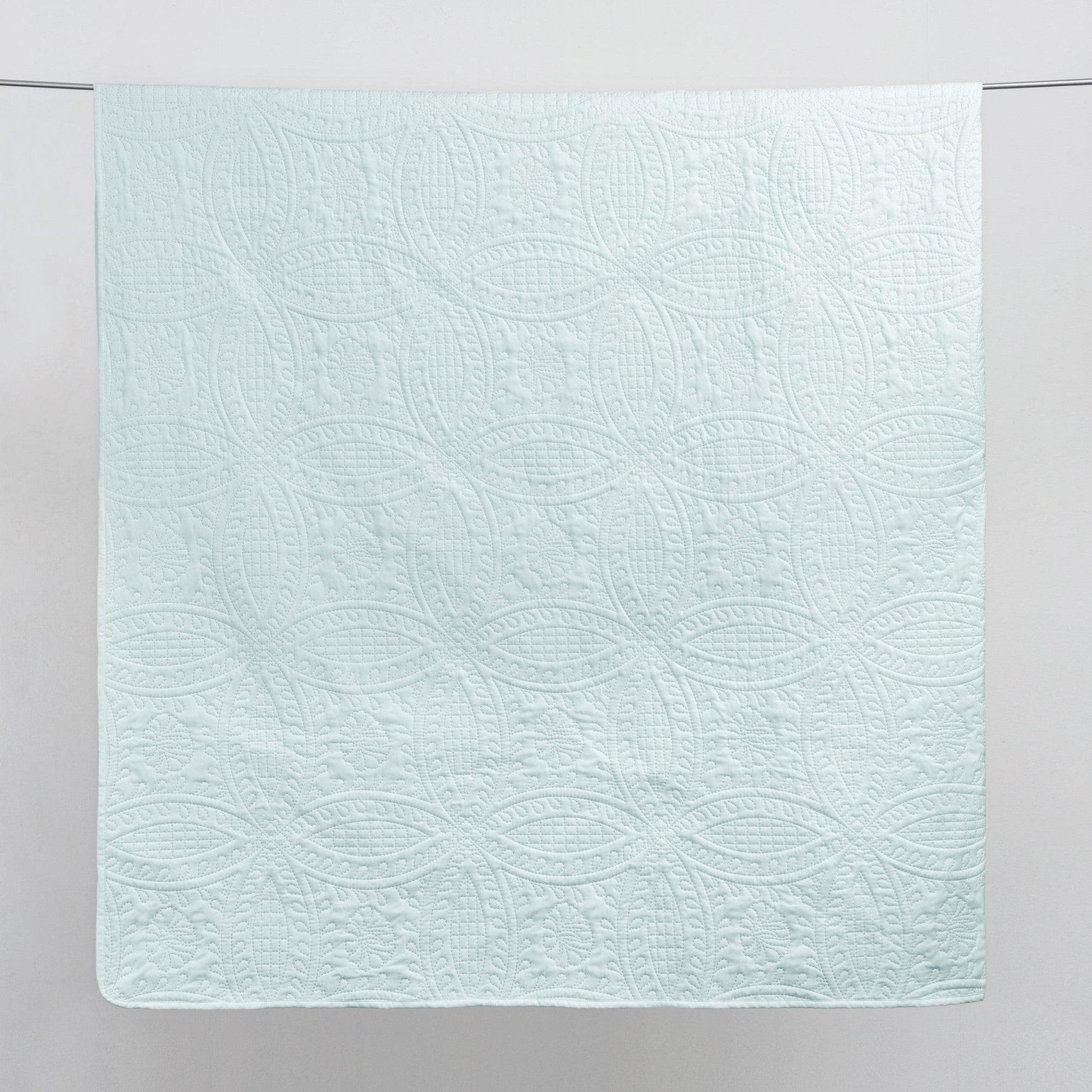 3-Piece Oversized Medallion Quilt Set - Clara Collection - Best Buy Furniture