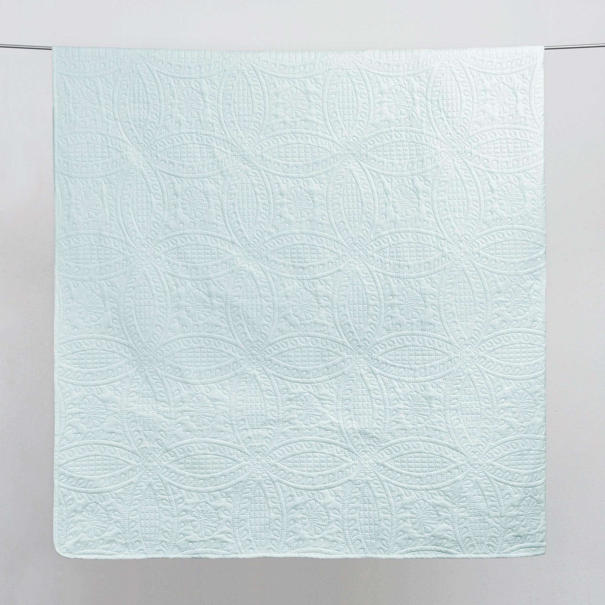 3-Piece Oversized Medallion Quilt Set - Clara Collection - Best Buy Furniture