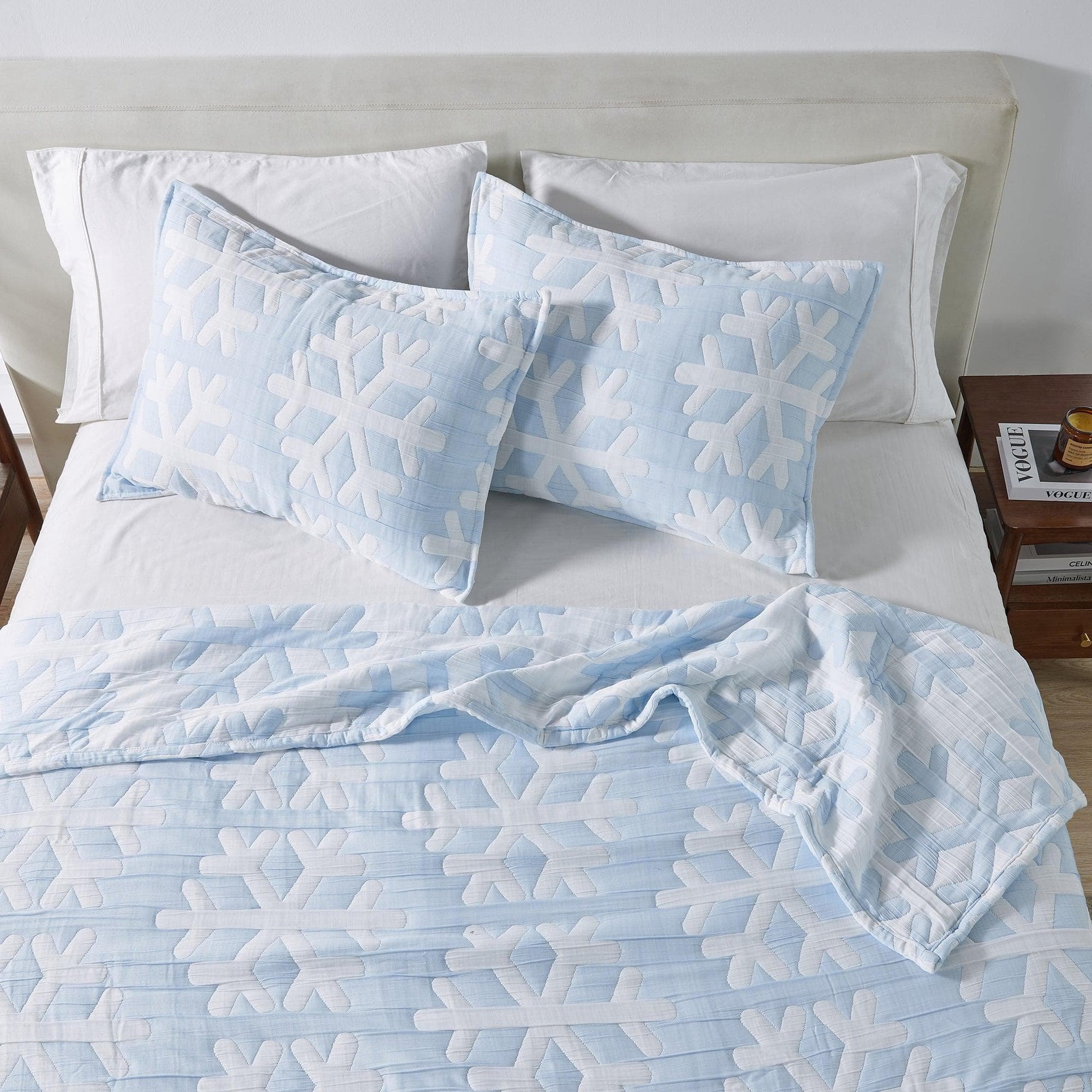 Matelassé Snowflake Quilt Set - Nino Collection - Best Buy Furniture