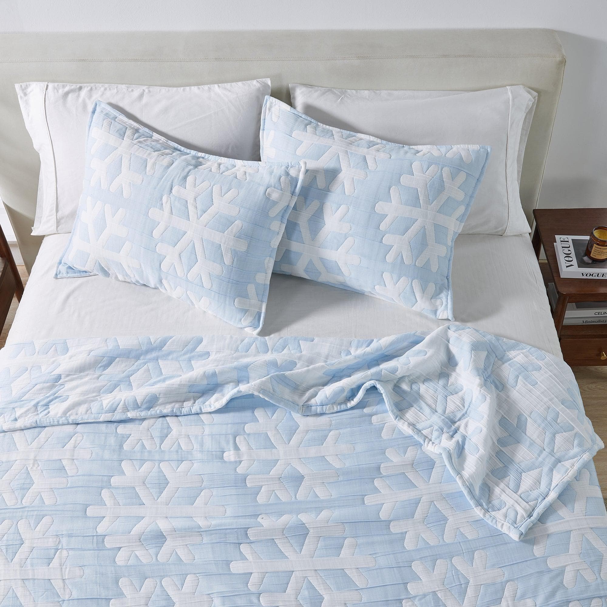 Matelassé Snowflake Quilt Set - Nino Collection - Best Buy Furniture