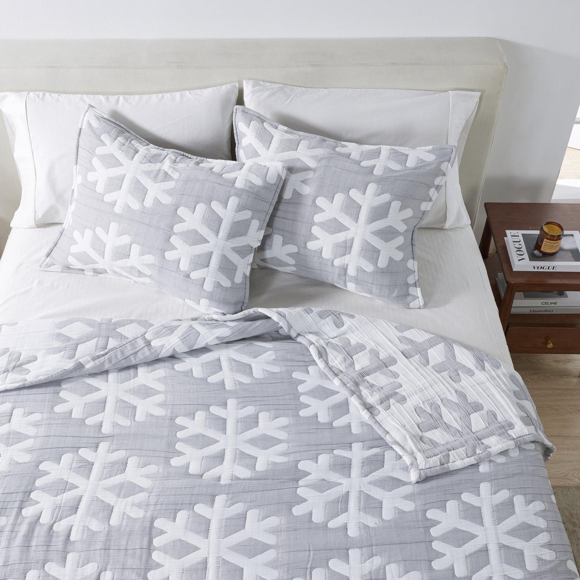 Matelassé Snowflake Quilt Set - Nino Collection - Best Buy Furniture