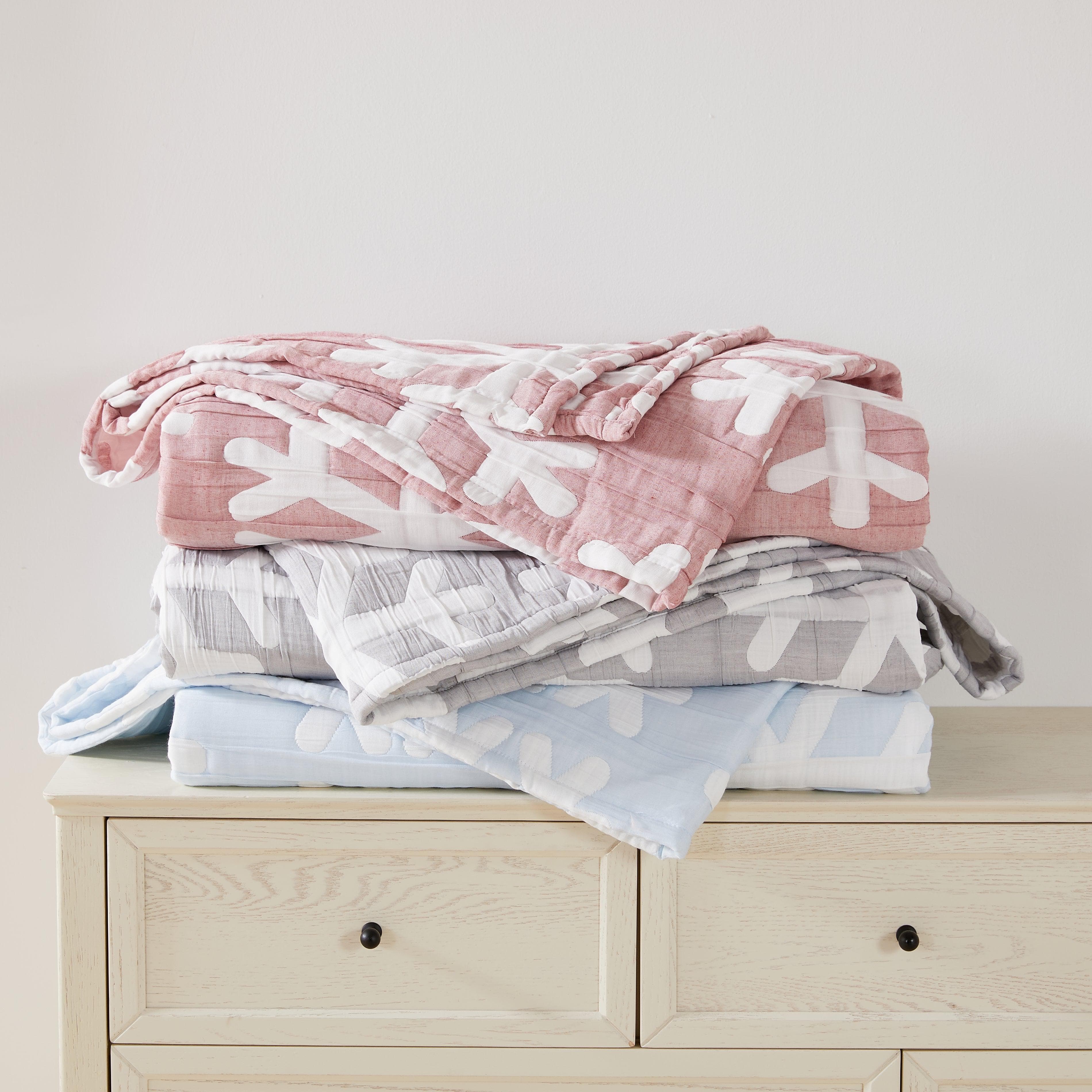 Matelassé Snowflake Quilt Set - Nino Collection - Best Buy Furniture