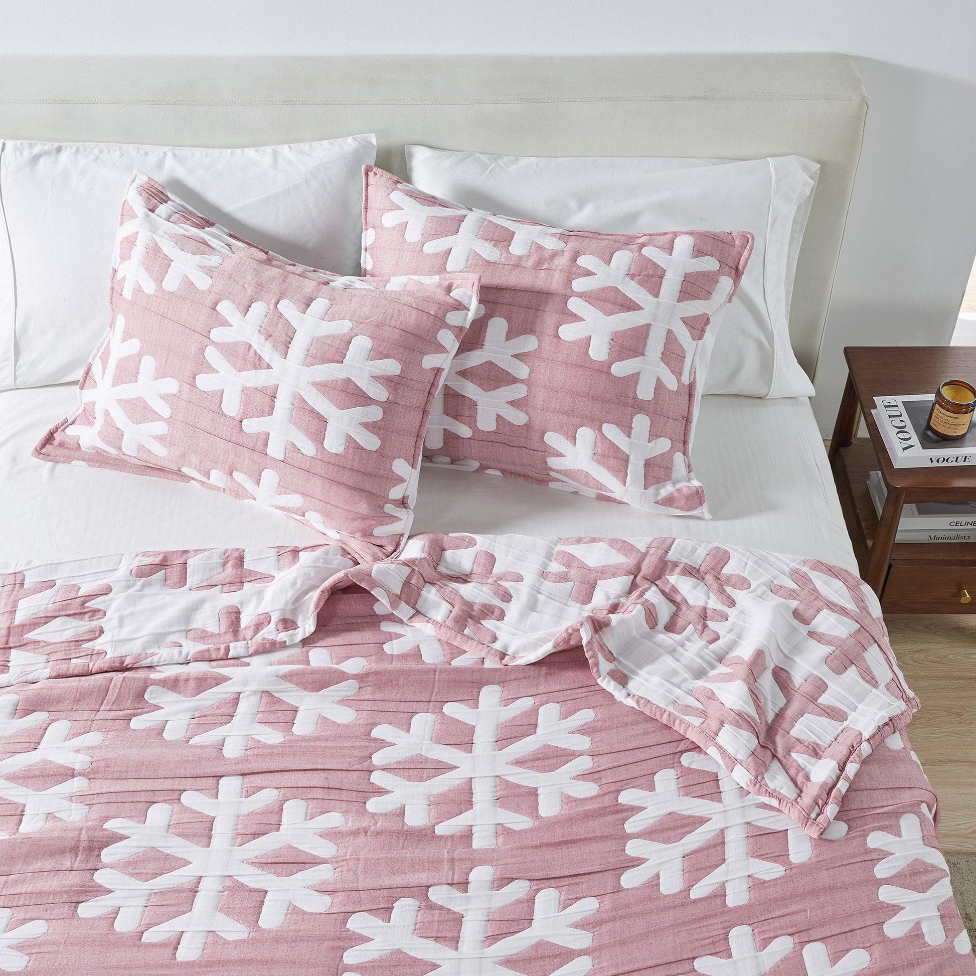 Matelassé Snowflake Quilt Set - Nino Collection - Best Buy Furniture